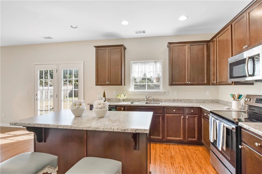 Brunswick, Georgia 31523, United States, 4 Bedrooms Bedrooms, ,3 BathroomsBathrooms,Residential,Active,247323