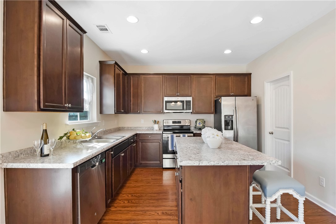 Brunswick, Georgia 31523, United States, 4 Bedrooms Bedrooms, ,3 BathroomsBathrooms,Residential,Active,247323