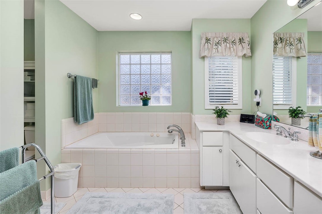 St Simons Island, Georgia 31522, United States, 4 Bedrooms Bedrooms, ,4 BathroomsBathrooms,Residential,Pending,17274