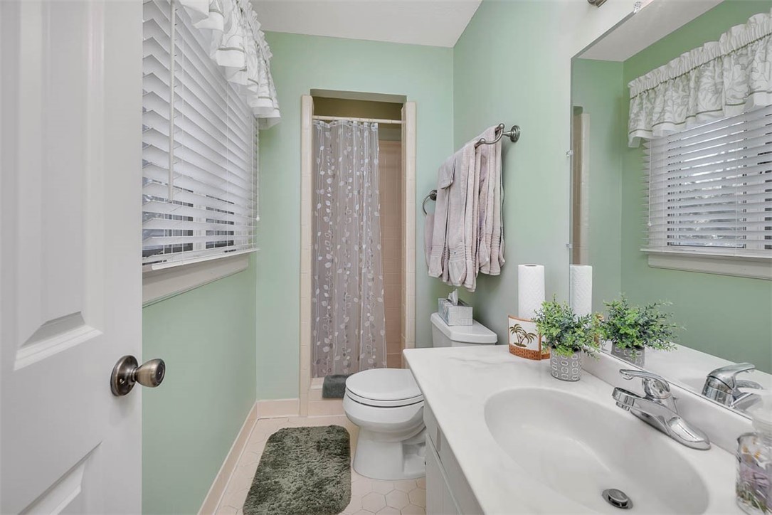 St Simons Island, Georgia 31522, United States, 4 Bedrooms Bedrooms, ,4 BathroomsBathrooms,Residential,Pending,17274