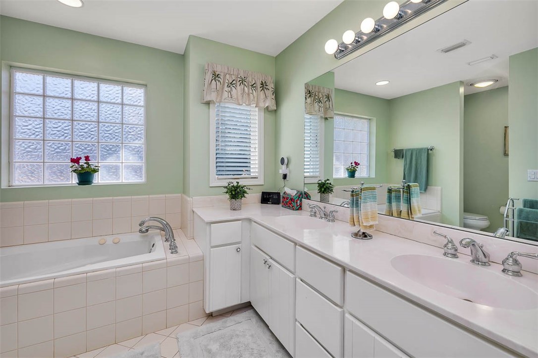 St Simons Island, Georgia 31522, United States, 4 Bedrooms Bedrooms, ,4 BathroomsBathrooms,Residential,Pending,17274