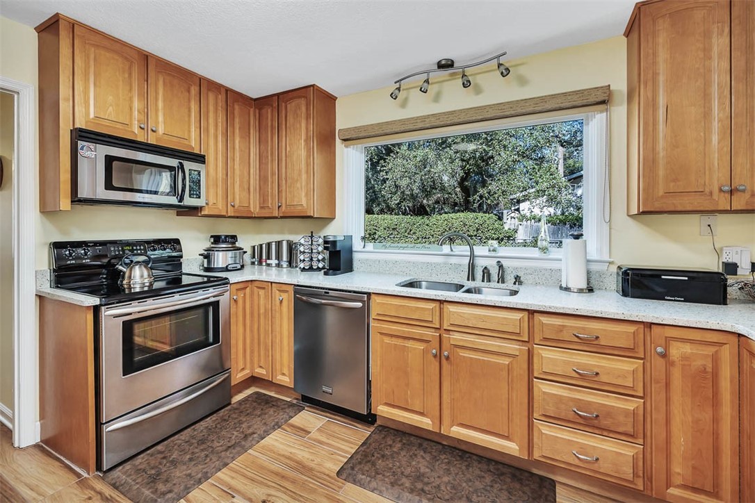 St Simons Island, Georgia 31522, United States, 4 Bedrooms Bedrooms, ,4 BathroomsBathrooms,Residential,Pending,17274