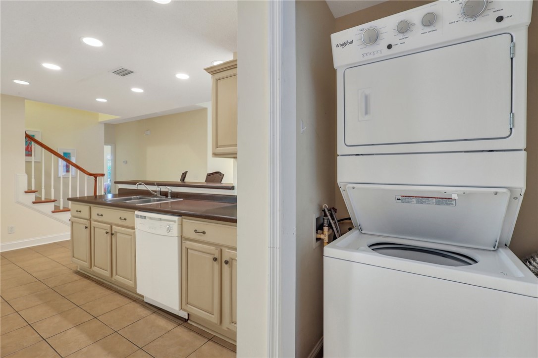 Brunswick, Georgia 31525, United States, 3 Bedrooms Bedrooms, ,3 BathroomsBathrooms,Residential,Active,87933