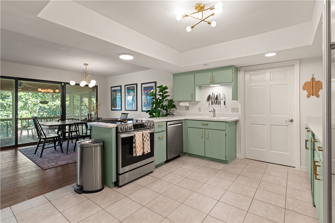 Jesup, Georgia 31545, United States, 3 Bedrooms Bedrooms, ,4 BathroomsBathrooms,Residential,Pending,36345