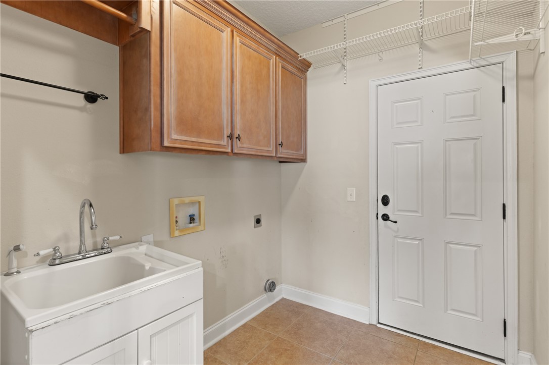 Brunswick, Georgia 31525, United States, 3 Bedrooms Bedrooms, ,2 BathroomsBathrooms,Residential,Active,183128