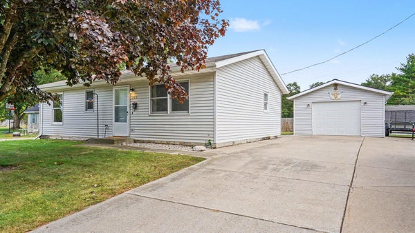 348 SAM ST, MIDLAND, MI 48642 - Image 1d3e052fa4eef47c63f4238932966e42/1748542057
