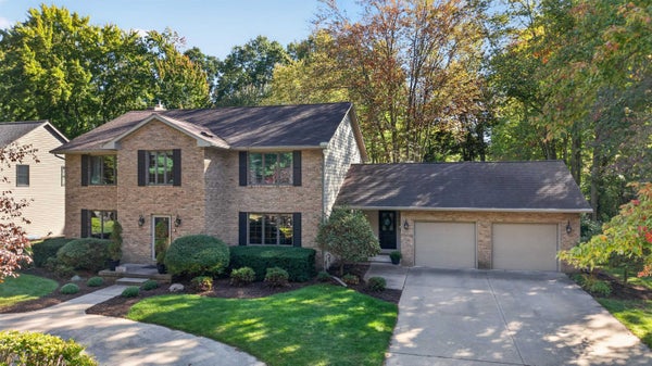 2005 SPRINGWOOD DR, MIDLAND, MI 48640 - Image bcf9e9fd3634eea1b41222c80c7b4321/1630851794