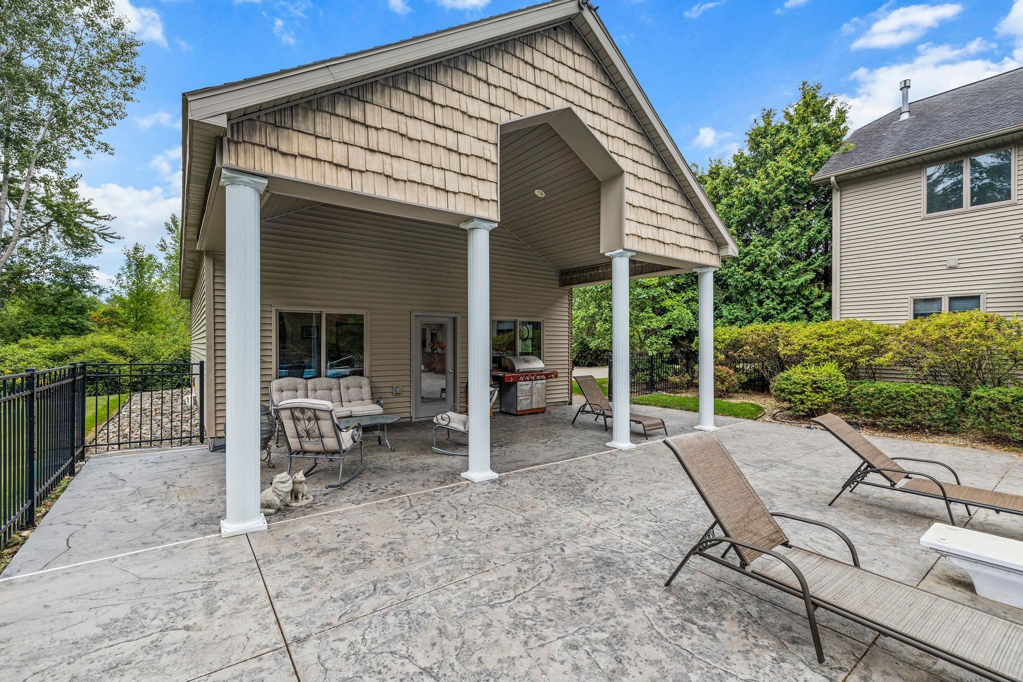 Essexville, Michigan, 48732, United States, 4 Bedrooms Bedrooms, ,6 BathroomsBathrooms,Residential,Active,2035058