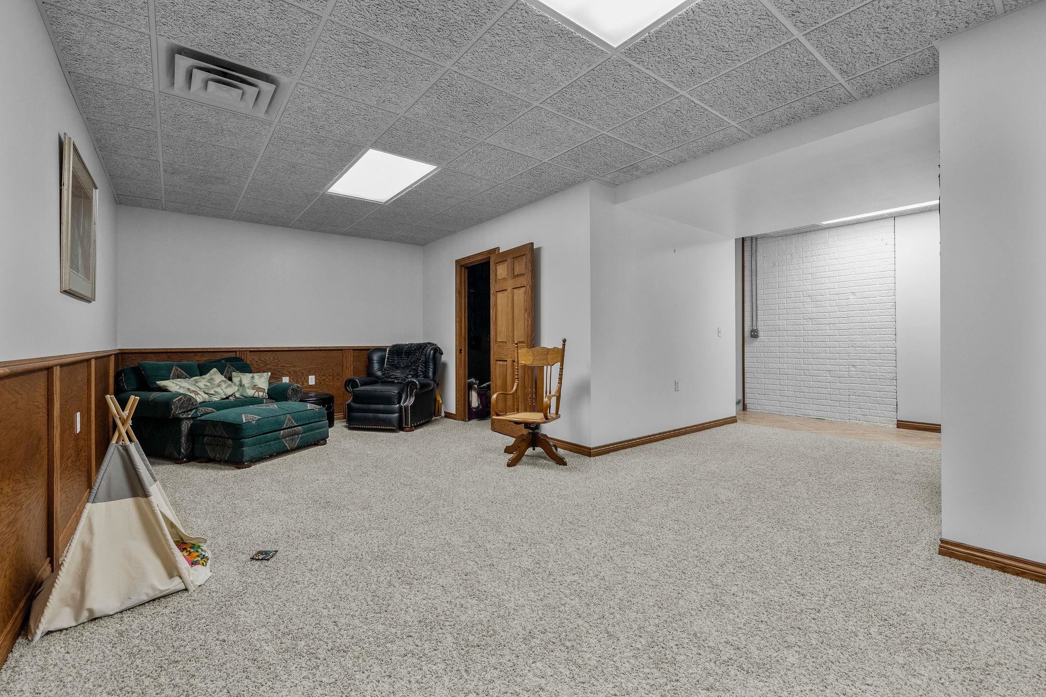 Essexville, Michigan, 48732, United States, 4 Bedrooms Bedrooms, ,6 BathroomsBathrooms,Residential,Active,2035058