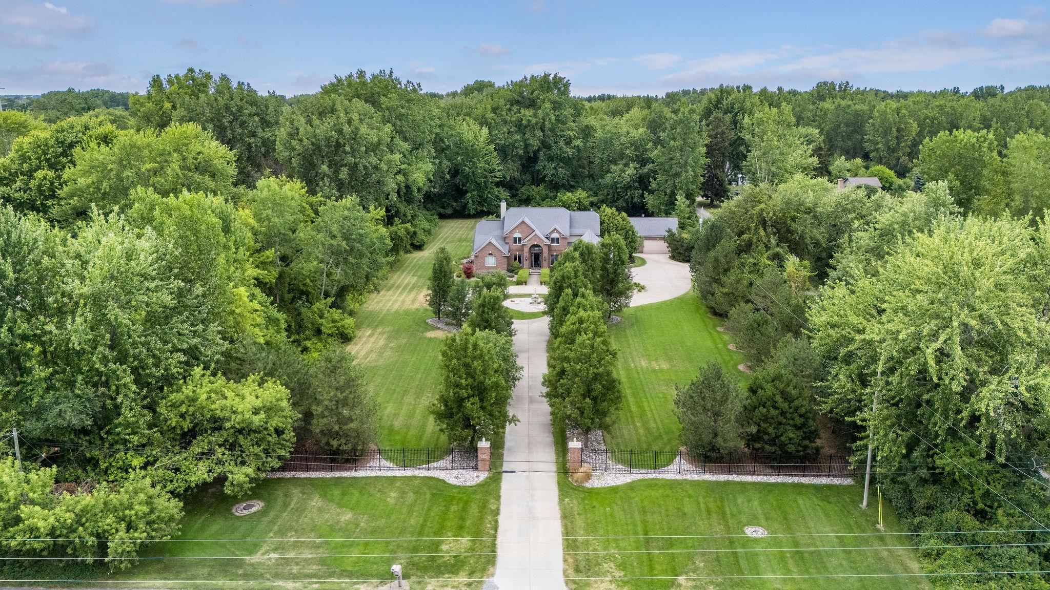 Essexville, Michigan, 48732, United States, 4 Bedrooms Bedrooms, ,6 BathroomsBathrooms,Residential,Active,2035058