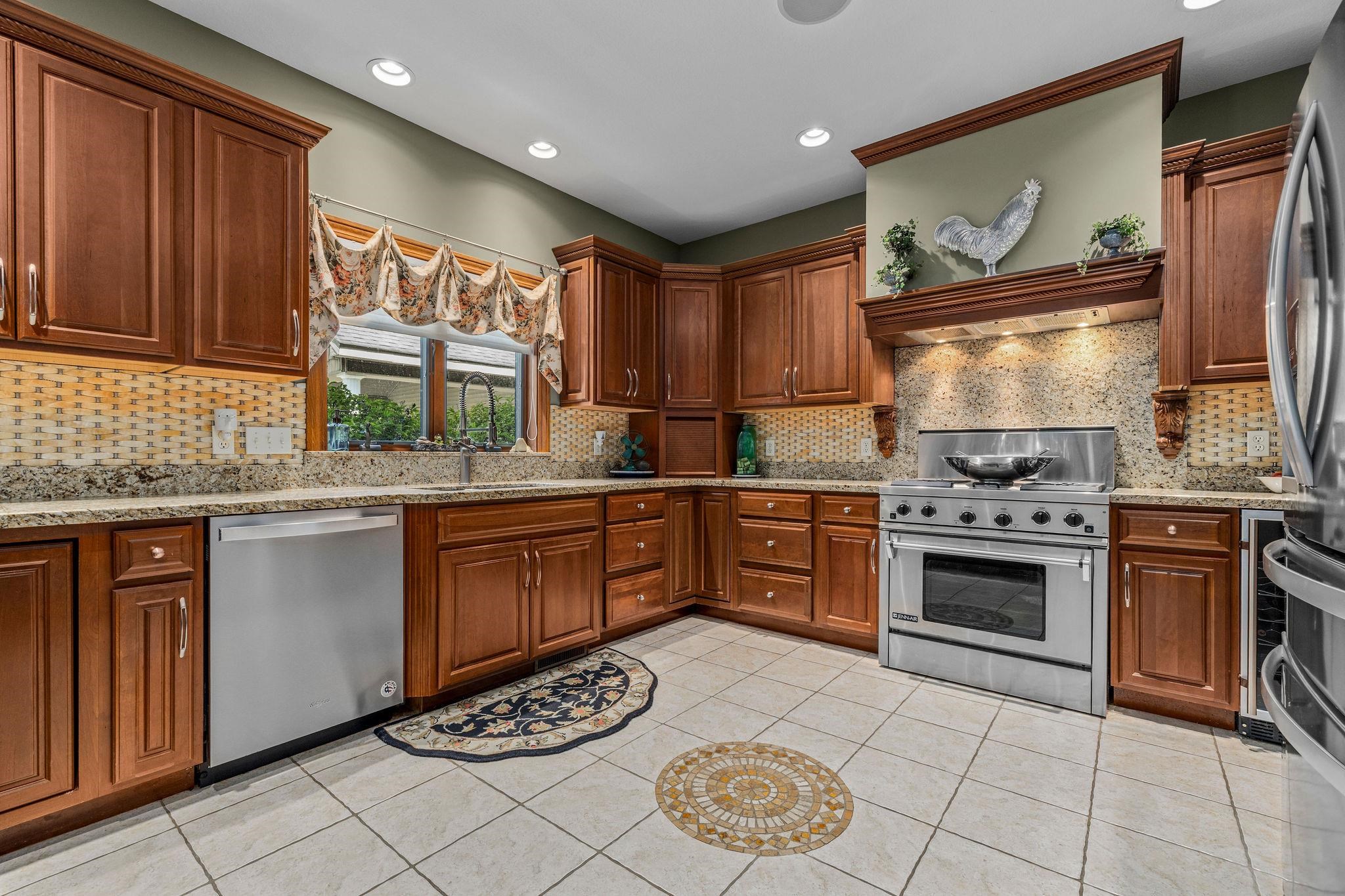Essexville, Michigan, 48732, United States, 4 Bedrooms Bedrooms, ,6 BathroomsBathrooms,Residential,Active,2035058