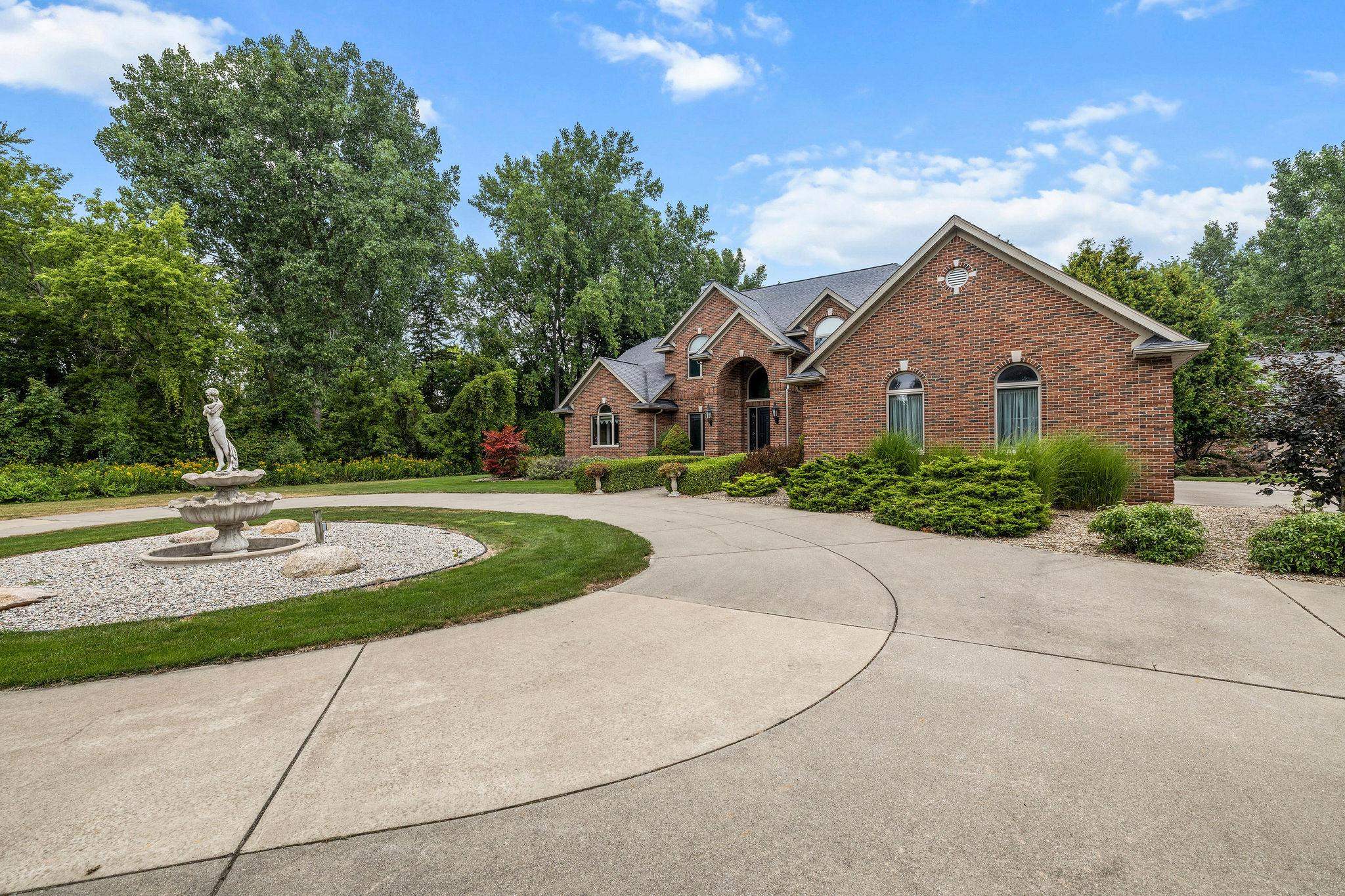 Essexville, Michigan, 48732, United States, 4 Bedrooms Bedrooms, ,6 BathroomsBathrooms,Residential,Active,2035058