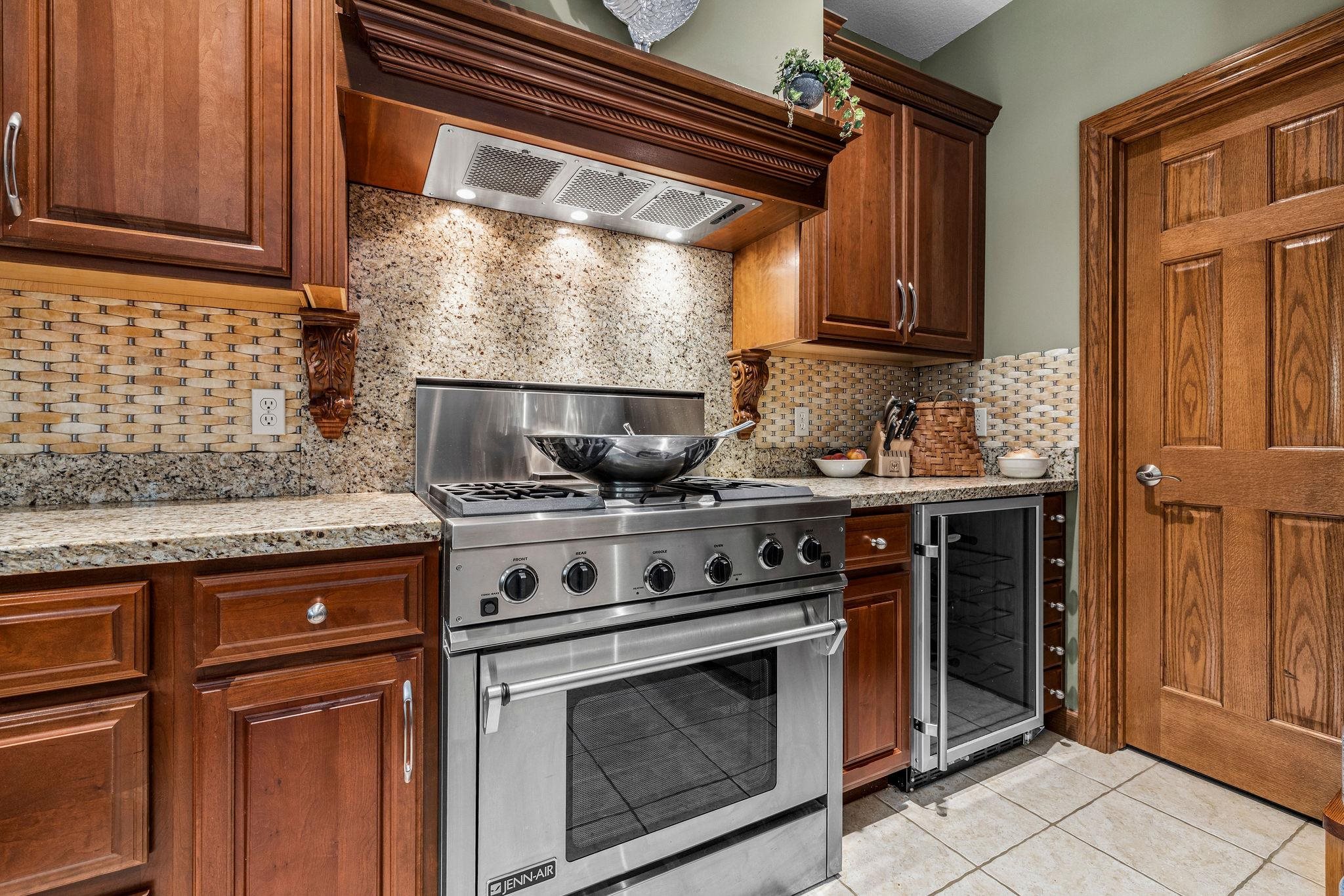 Essexville, Michigan, 48732, United States, 4 Bedrooms Bedrooms, ,6 BathroomsBathrooms,Residential,Active,2035058