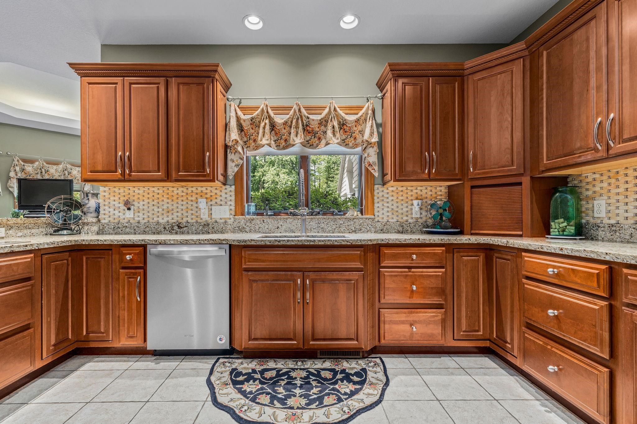 Essexville, Michigan, 48732, United States, 4 Bedrooms Bedrooms, ,6 BathroomsBathrooms,Residential,Active,2035058