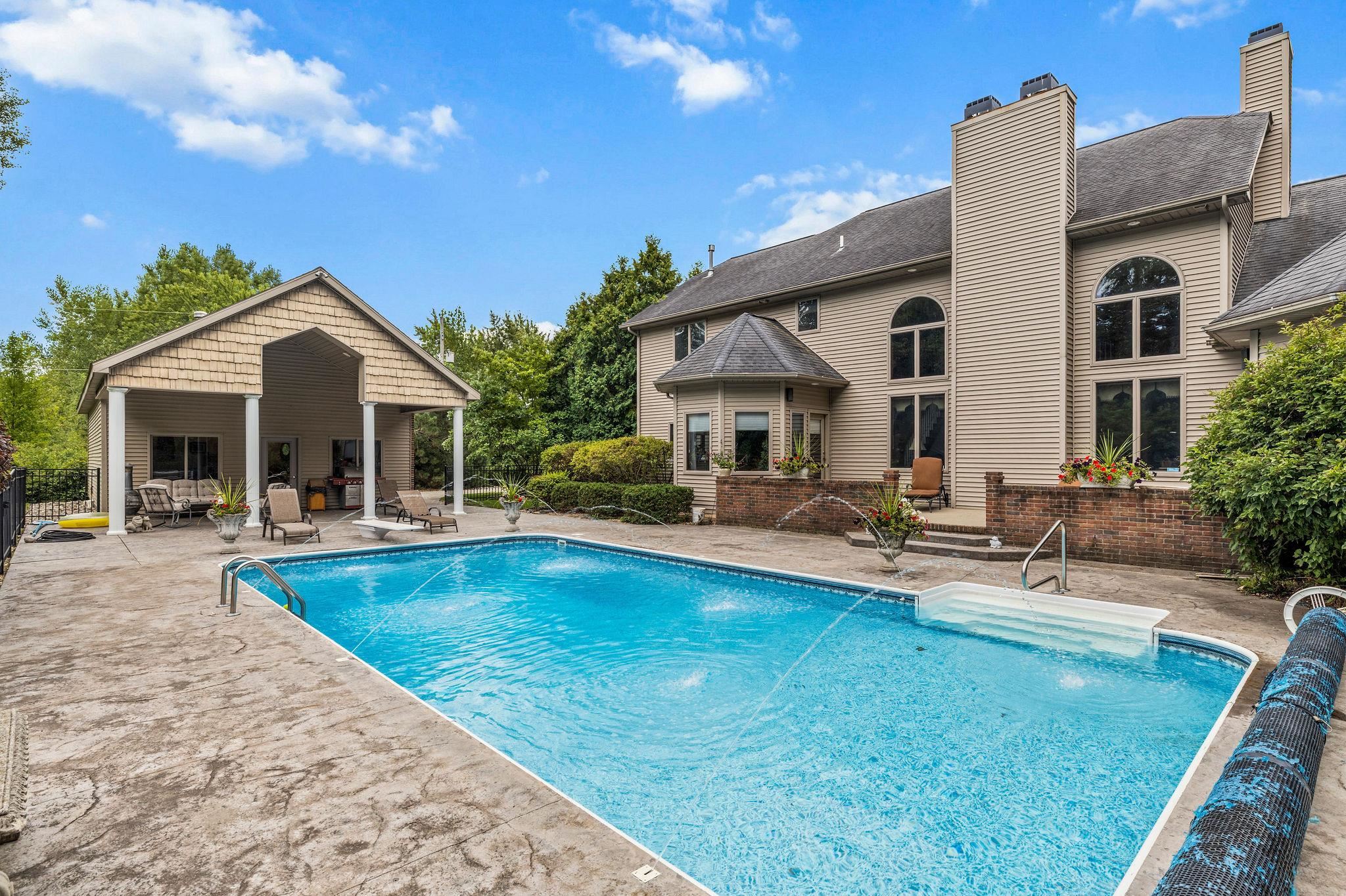 Essexville, Michigan, 48732, United States, 4 Bedrooms Bedrooms, ,6 BathroomsBathrooms,Residential,Active,2035058