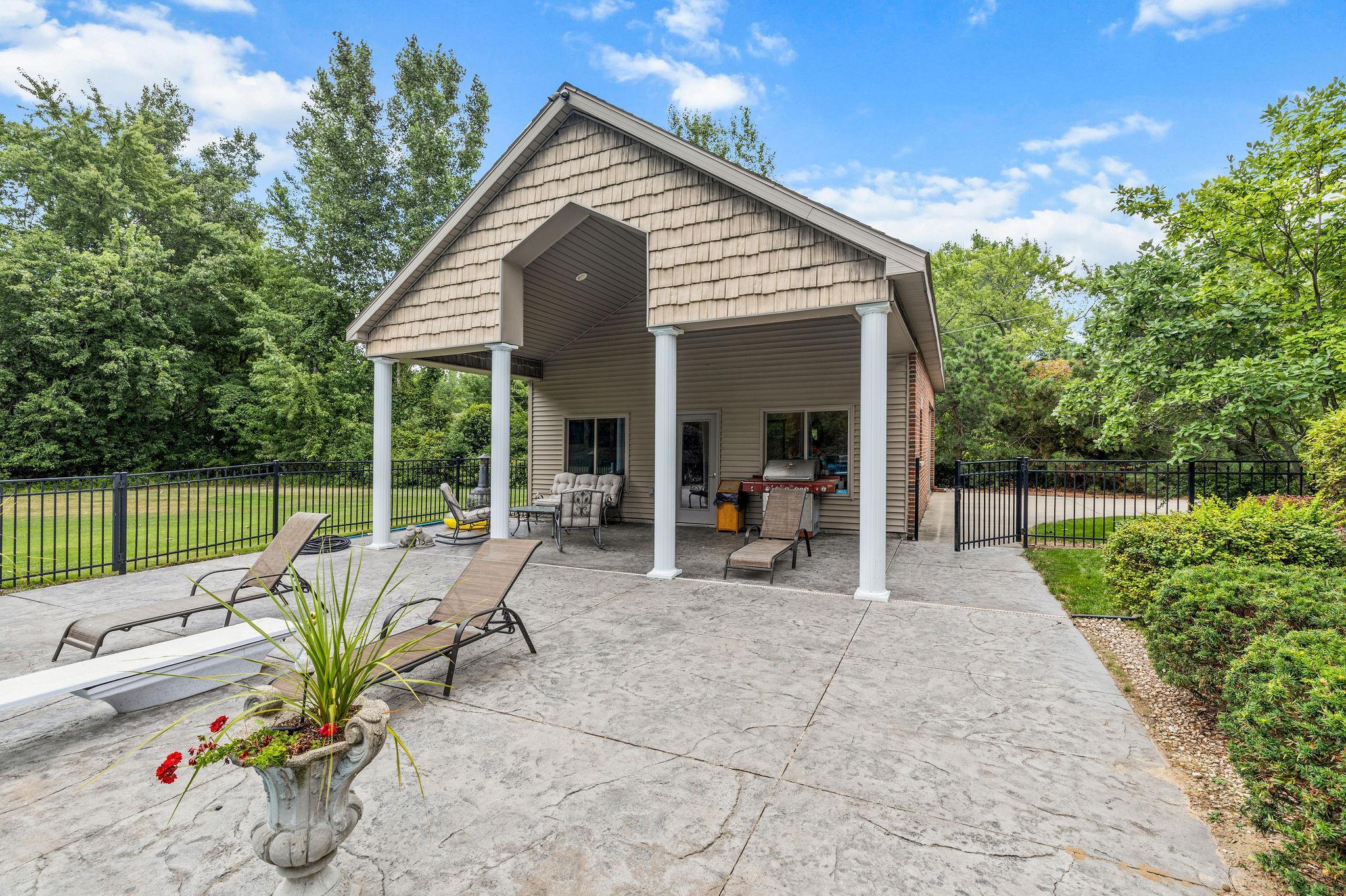 Essexville, Michigan, 48732, United States, 4 Bedrooms Bedrooms, ,6 BathroomsBathrooms,Residential,Active,2035058