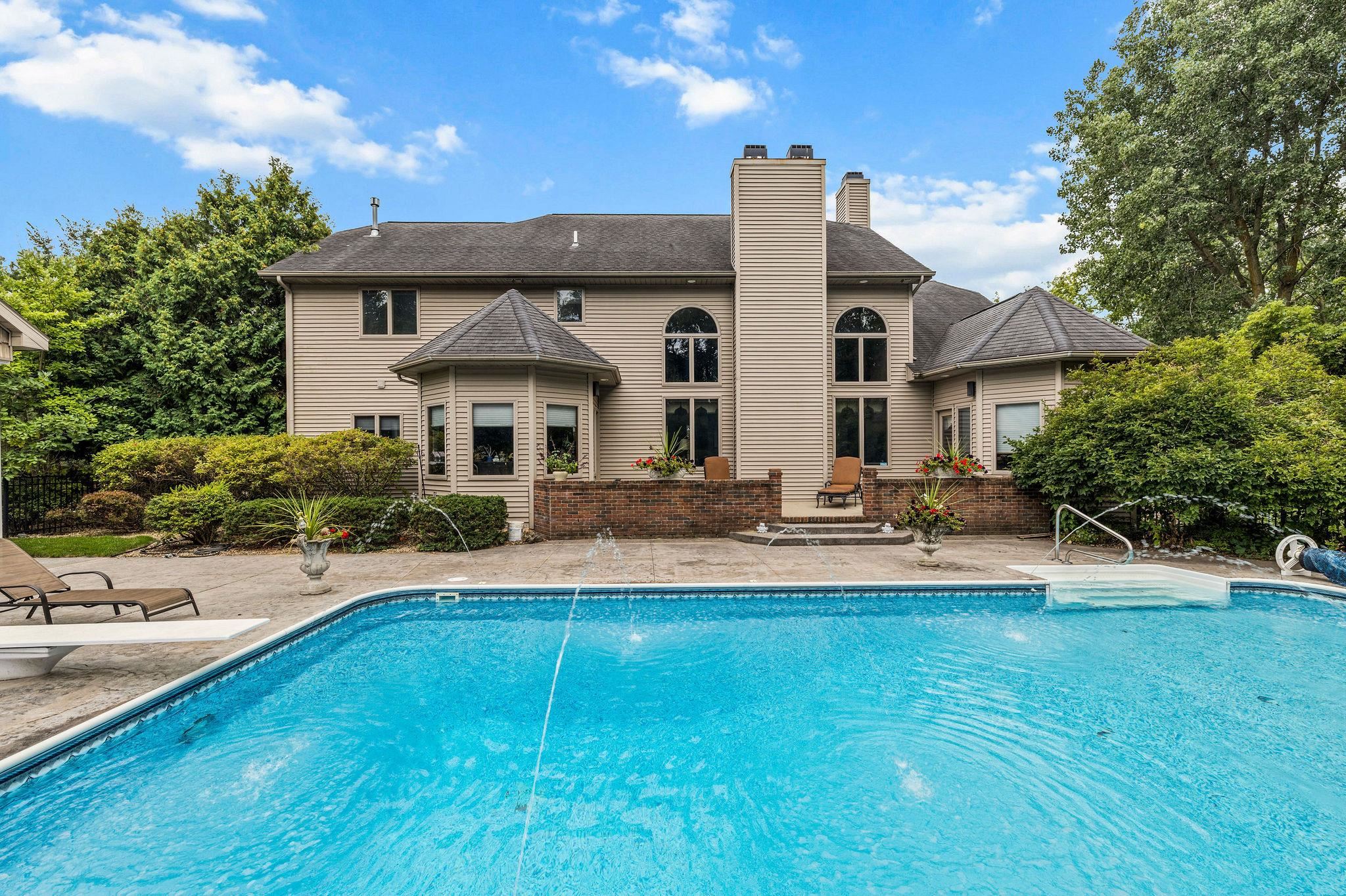 Essexville, Michigan, 48732, United States, 4 Bedrooms Bedrooms, ,6 BathroomsBathrooms,Residential,Active,2035058