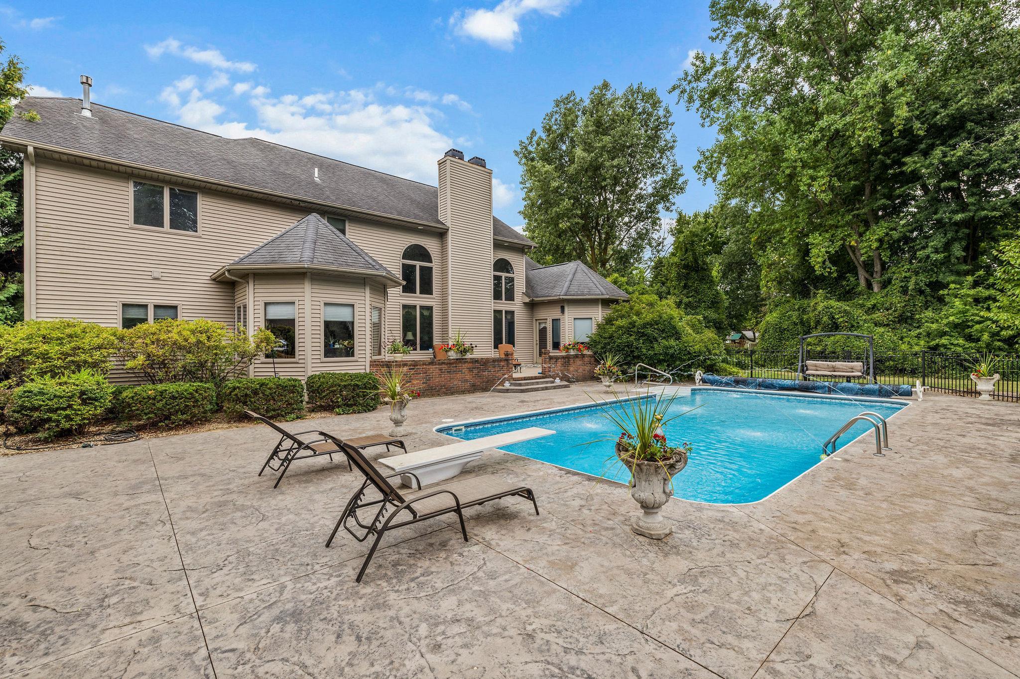 Essexville, Michigan, 48732, United States, 4 Bedrooms Bedrooms, ,6 BathroomsBathrooms,Residential,Active,2035058