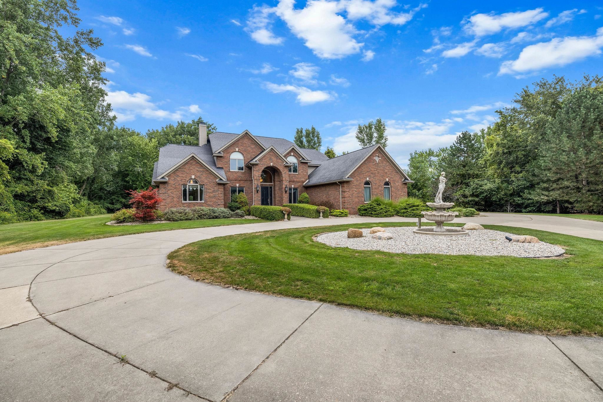 Essexville, Michigan, 48732, United States, 4 Bedrooms Bedrooms, ,6 BathroomsBathrooms,Residential,Active,2035058