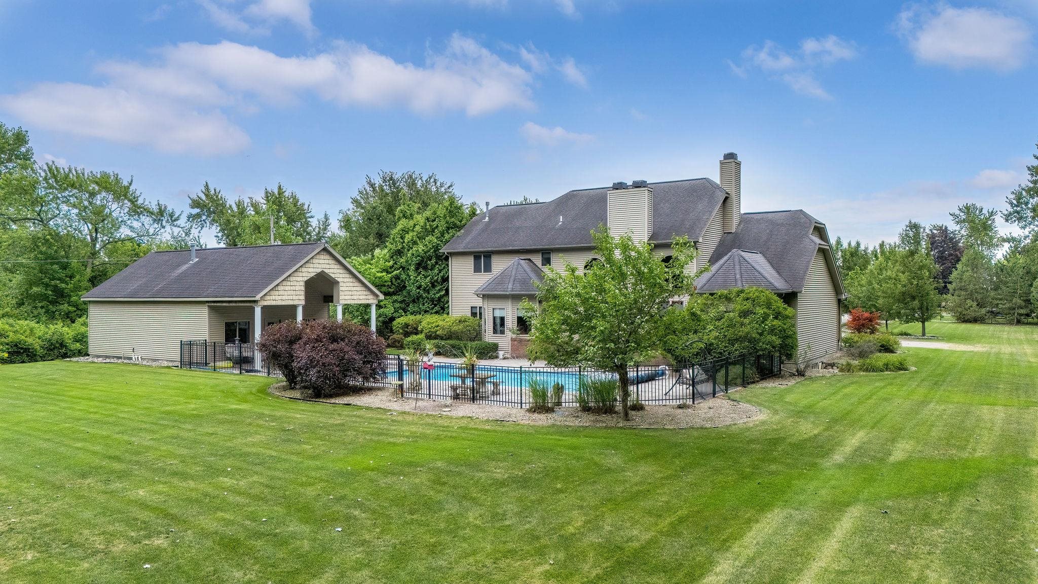 Essexville, Michigan, 48732, United States, 4 Bedrooms Bedrooms, ,6 BathroomsBathrooms,Residential,Active,2035058