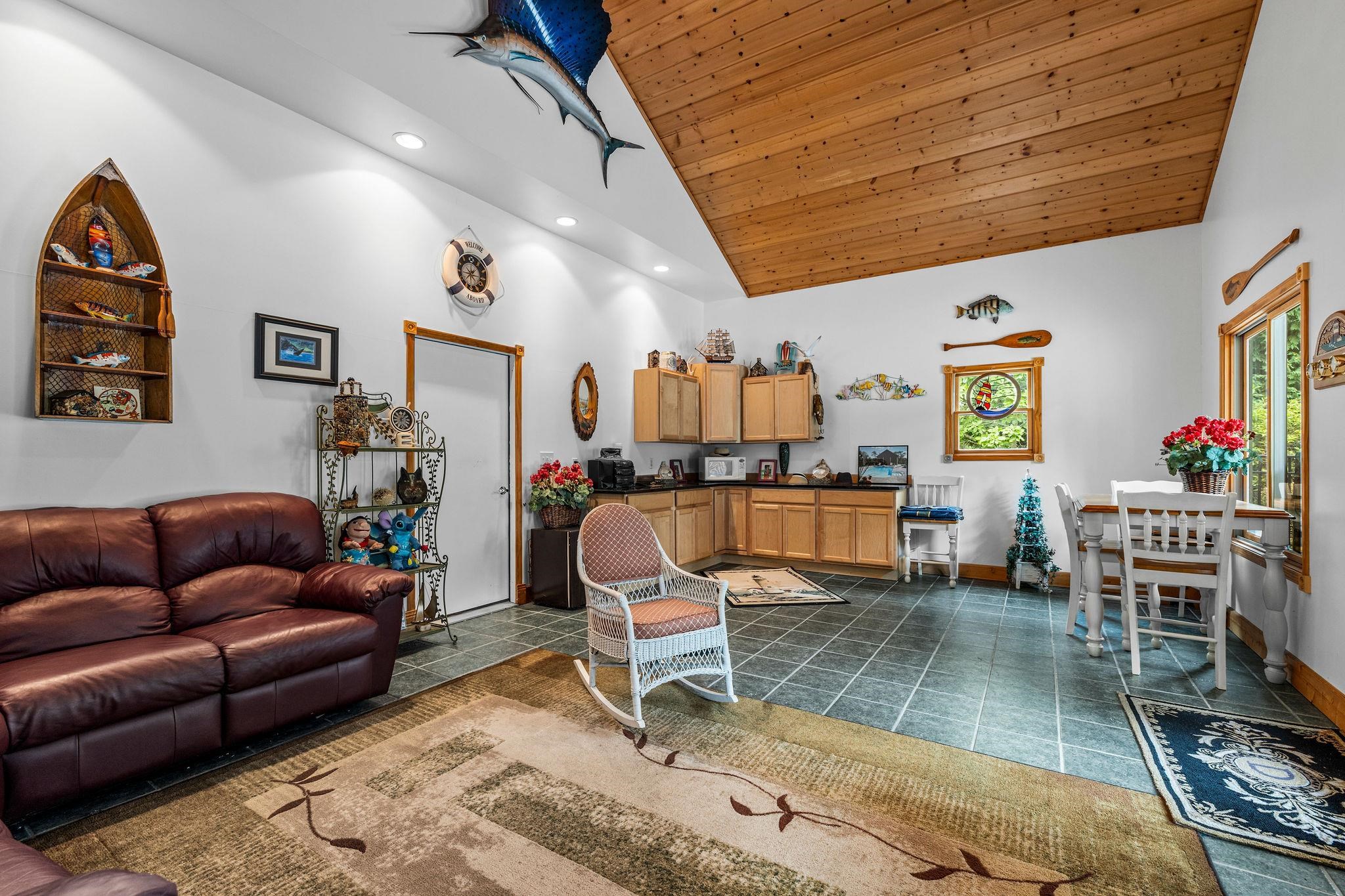 Essexville, Michigan, 48732, United States, 4 Bedrooms Bedrooms, ,6 BathroomsBathrooms,Residential,Active,2035058