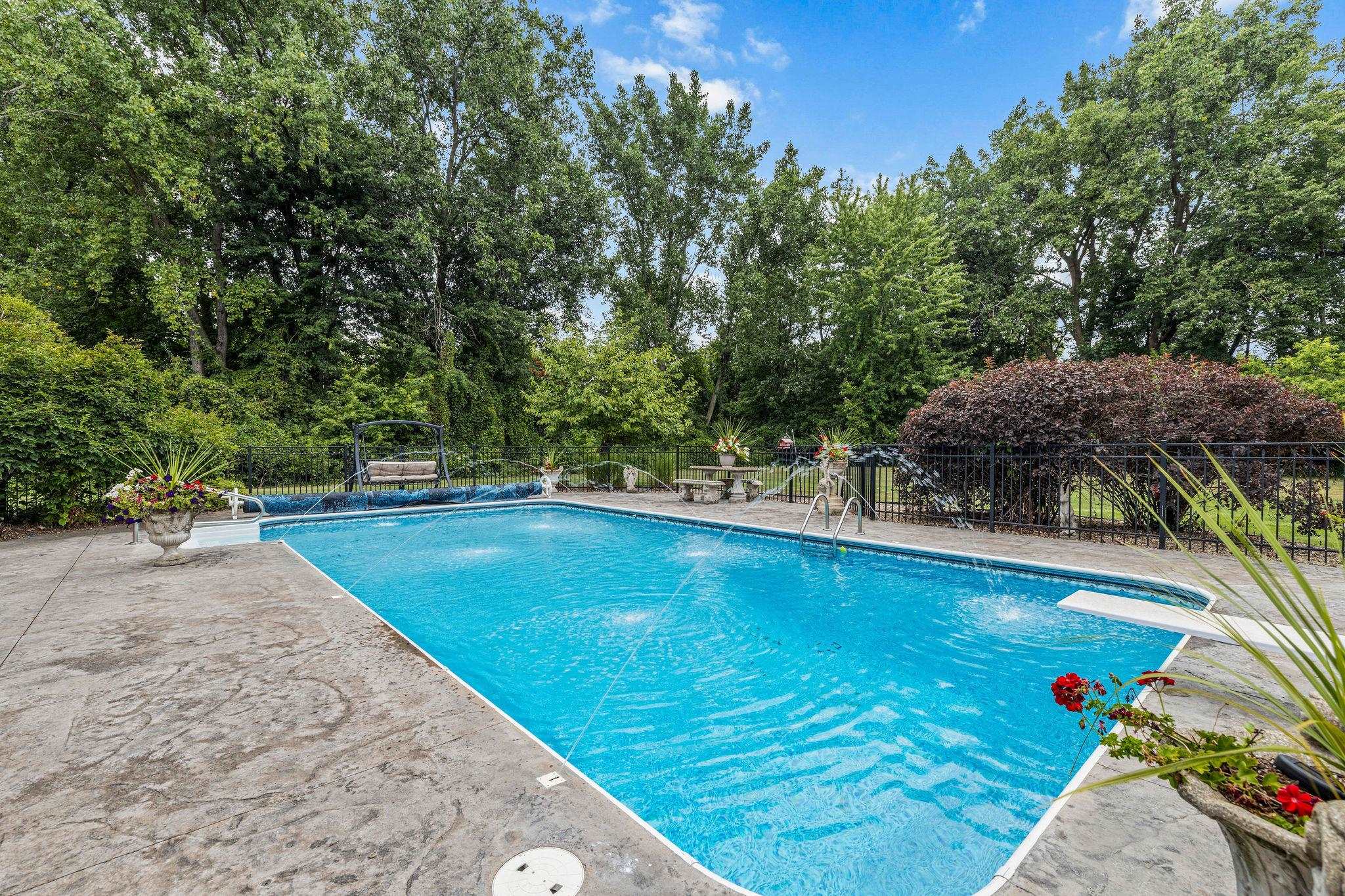Essexville, Michigan, 48732, United States, 4 Bedrooms Bedrooms, ,6 BathroomsBathrooms,Residential,Active,2035058