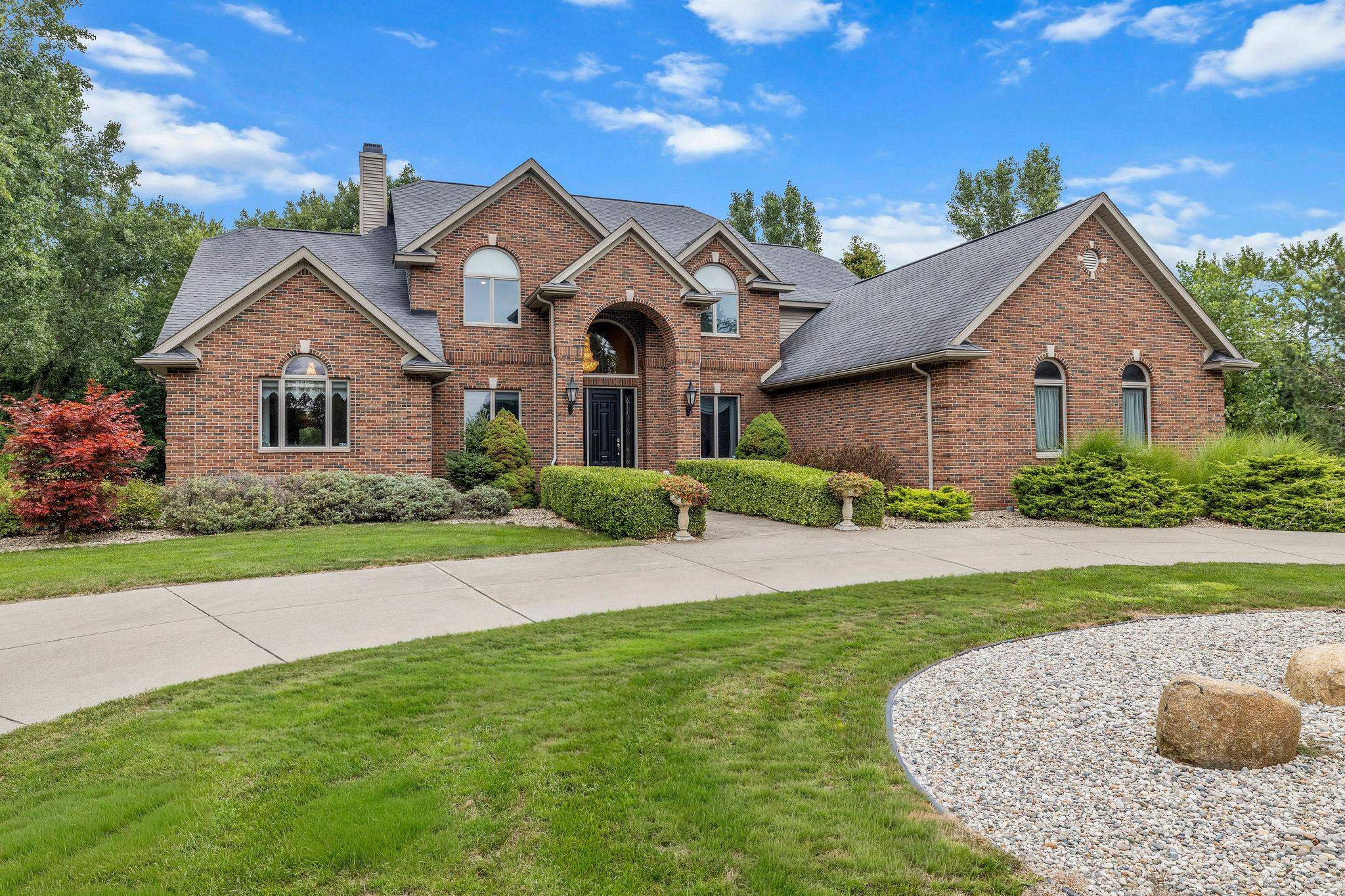 Essexville, Michigan, 48732, United States, 4 Bedrooms Bedrooms, ,6 BathroomsBathrooms,Residential,Active,2035058