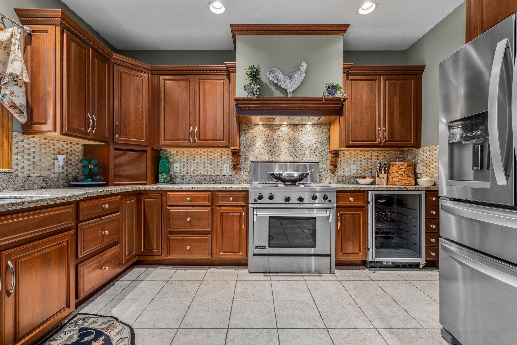 Essexville, Michigan, 48732, United States, 4 Bedrooms Bedrooms, ,6 BathroomsBathrooms,Residential,Active,2035058