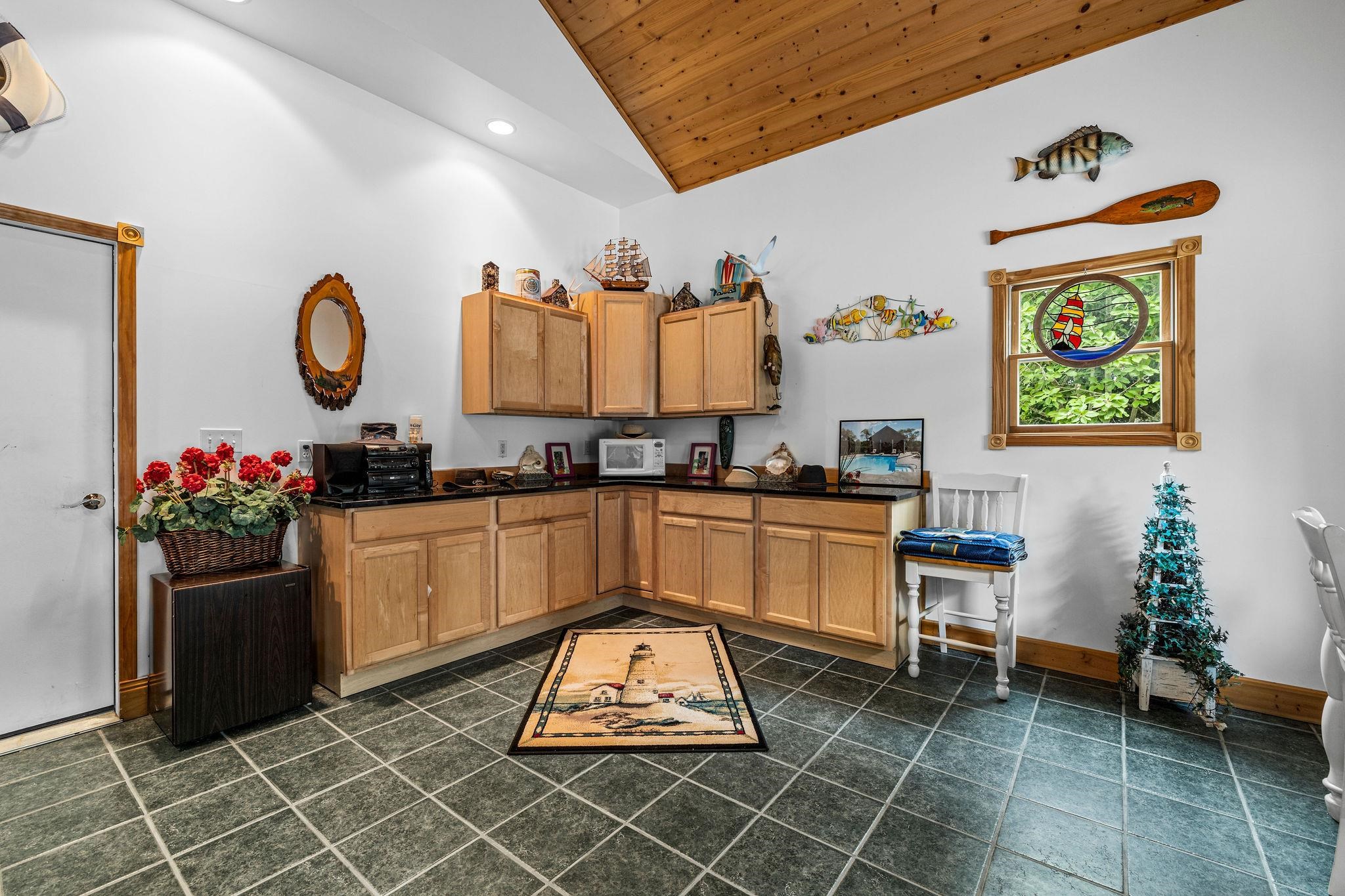 Essexville, Michigan, 48732, United States, 4 Bedrooms Bedrooms, ,6 BathroomsBathrooms,Residential,Active,2035058