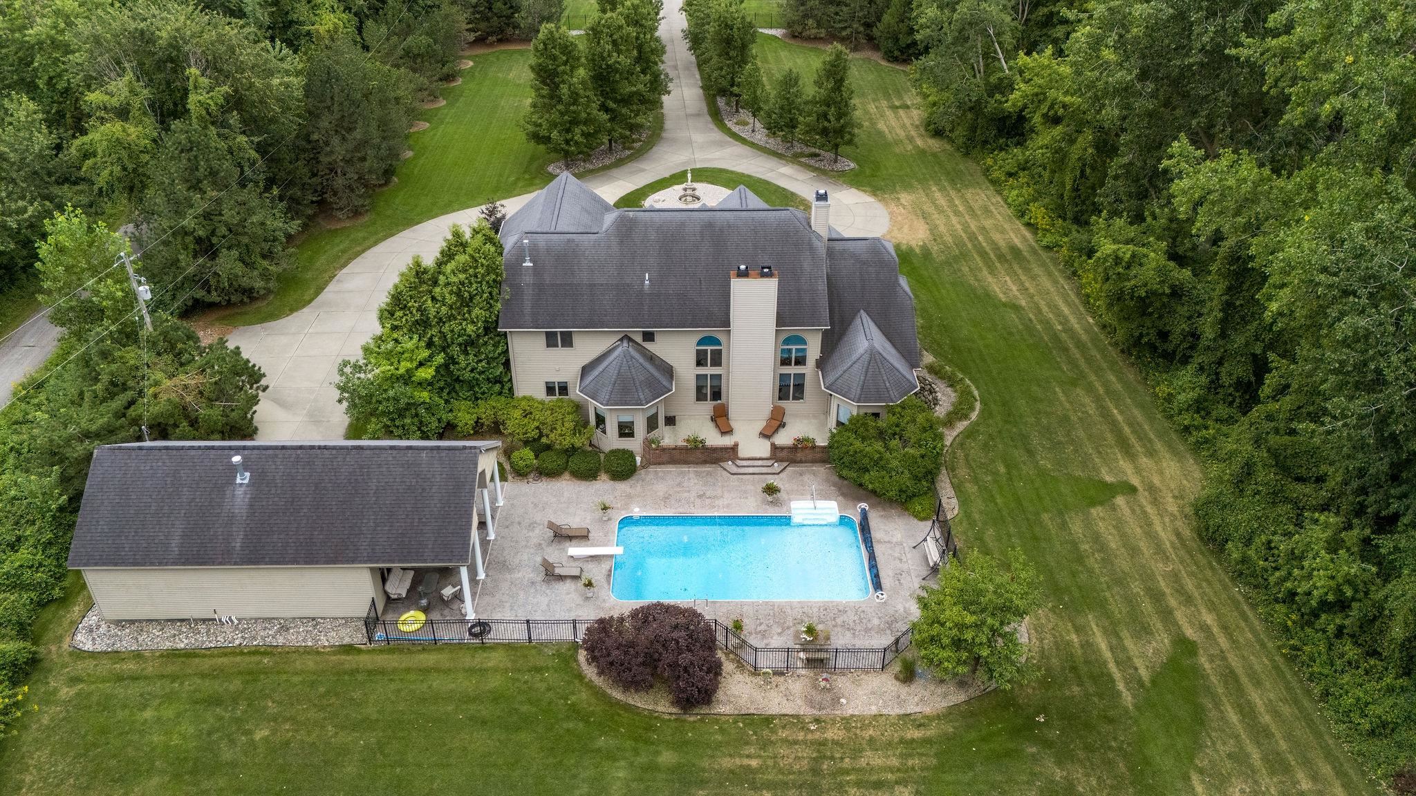 Essexville, Michigan, 48732, United States, 4 Bedrooms Bedrooms, ,6 BathroomsBathrooms,Residential,Active,2035058