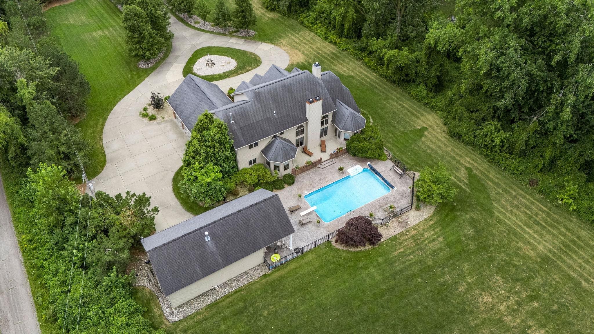 Essexville, Michigan, 48732, United States, 4 Bedrooms Bedrooms, ,6 BathroomsBathrooms,Residential,Active,2035058