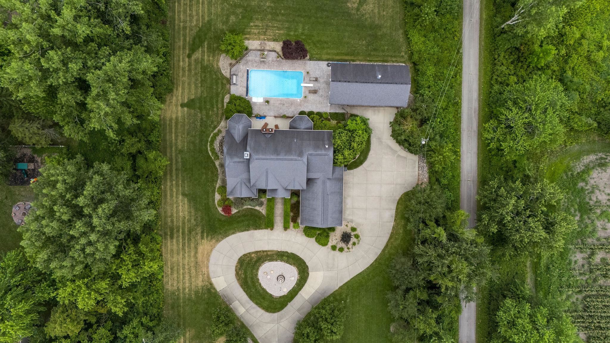 Essexville, Michigan, 48732, United States, 4 Bedrooms Bedrooms, ,6 BathroomsBathrooms,Residential,Active,2035058