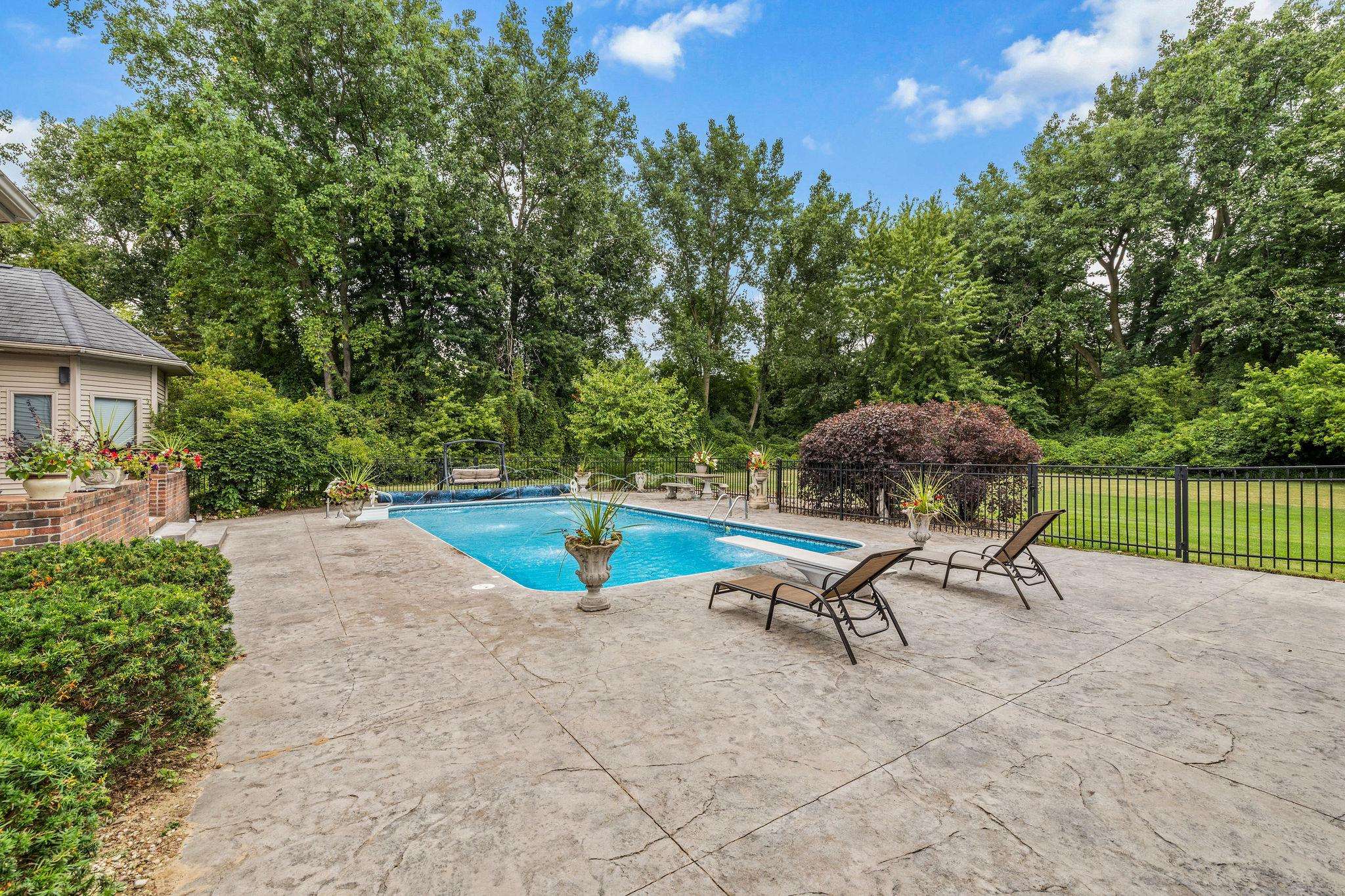 Essexville, Michigan, 48732, United States, 4 Bedrooms Bedrooms, ,6 BathroomsBathrooms,Residential,Active,2035058