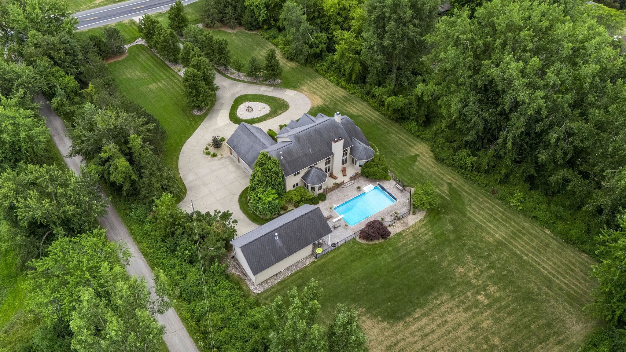 Essexville, Michigan, 48732, United States, 4 Bedrooms Bedrooms, ,6 BathroomsBathrooms,Residential,Active,2035058