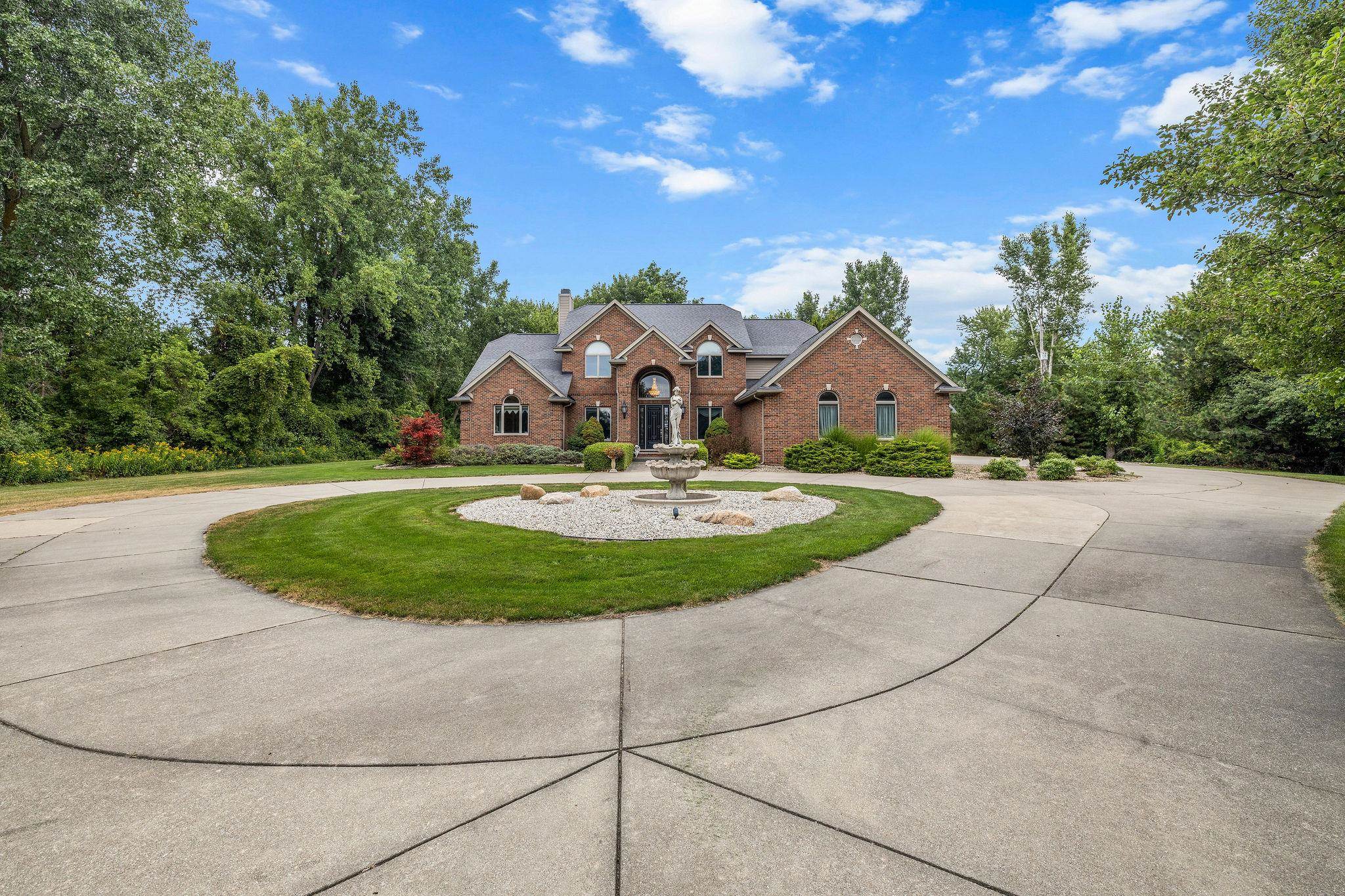 Essexville, Michigan, 48732, United States, 4 Bedrooms Bedrooms, ,6 BathroomsBathrooms,Residential,Active,2035058