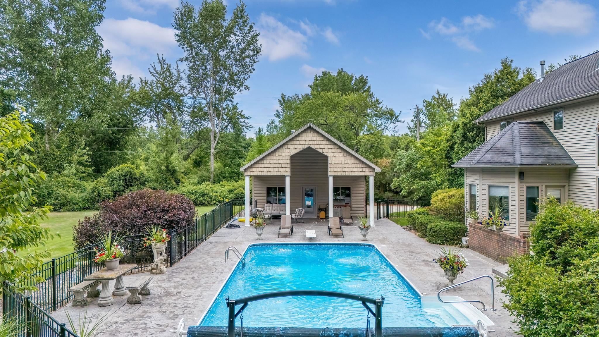 Essexville, Michigan, 48732, United States, 4 Bedrooms Bedrooms, ,6 BathroomsBathrooms,Residential,Active,2035058