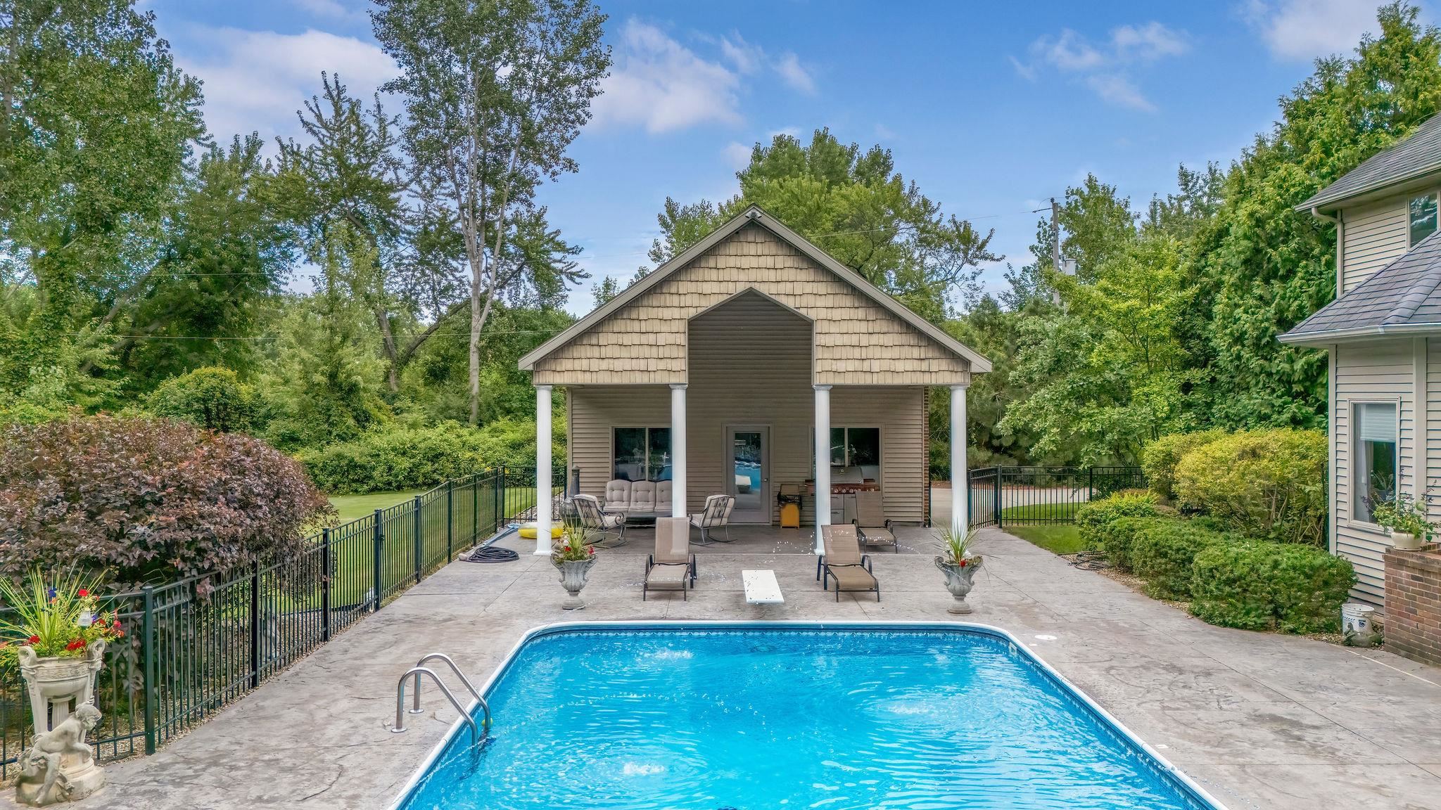 Essexville, Michigan, 48732, United States, 4 Bedrooms Bedrooms, ,6 BathroomsBathrooms,Residential,Active,2035058