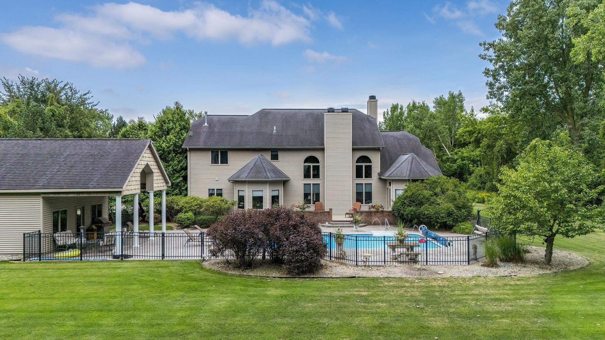Essexville, Michigan, 48732, United States, 4 Bedrooms Bedrooms, ,6 BathroomsBathrooms,Residential,Active,2035058
