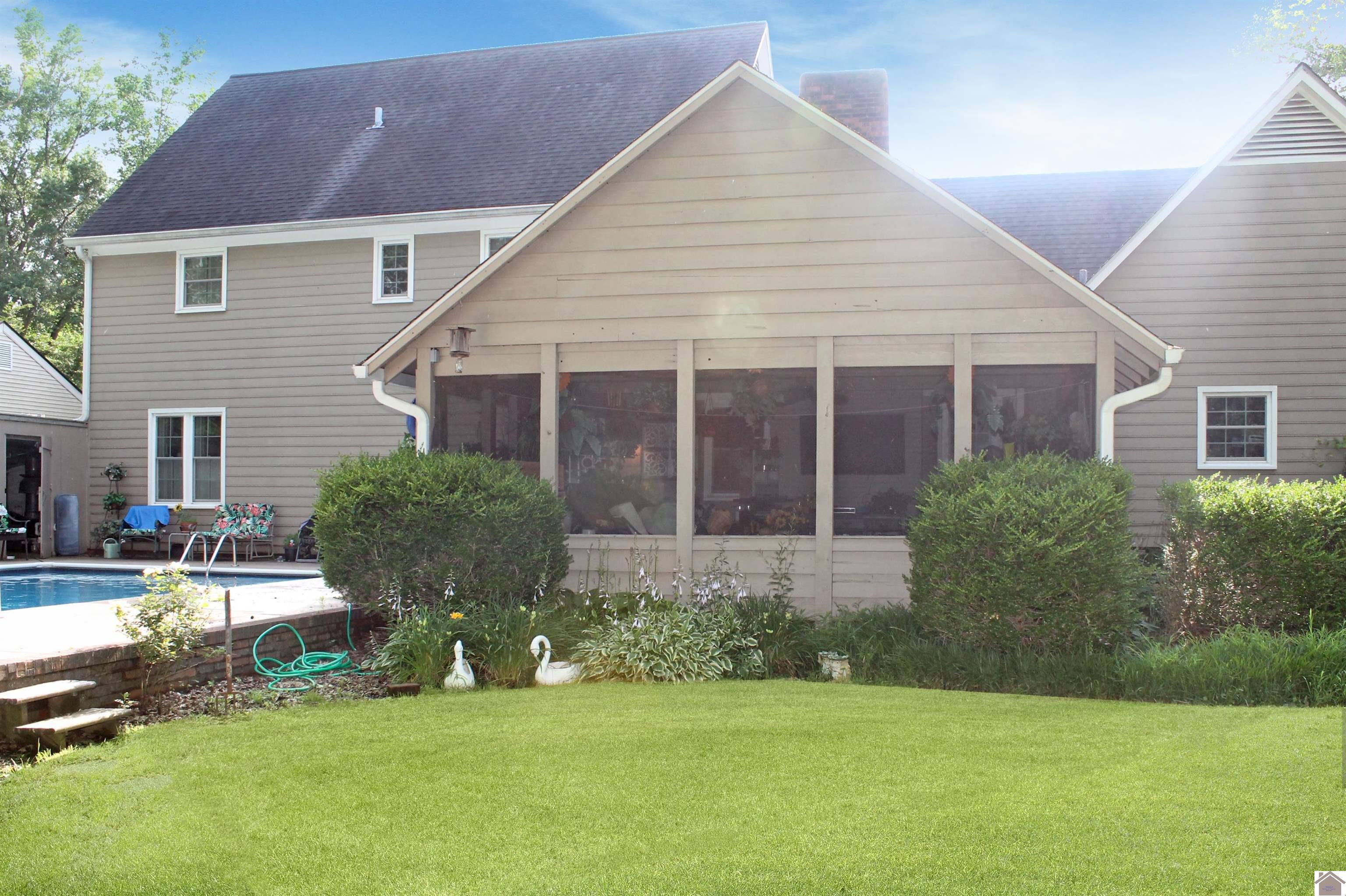 1551 Oxford Dr