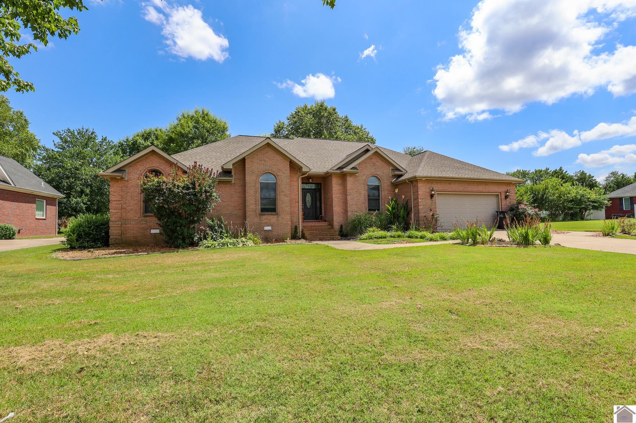 225 Willow Lake