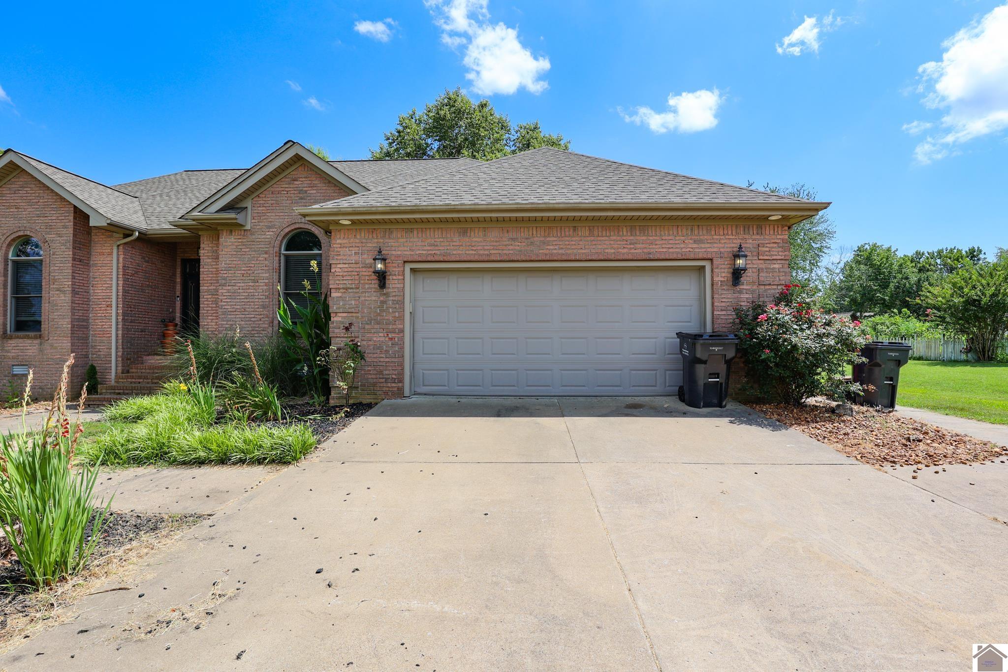 225 Willow Lake