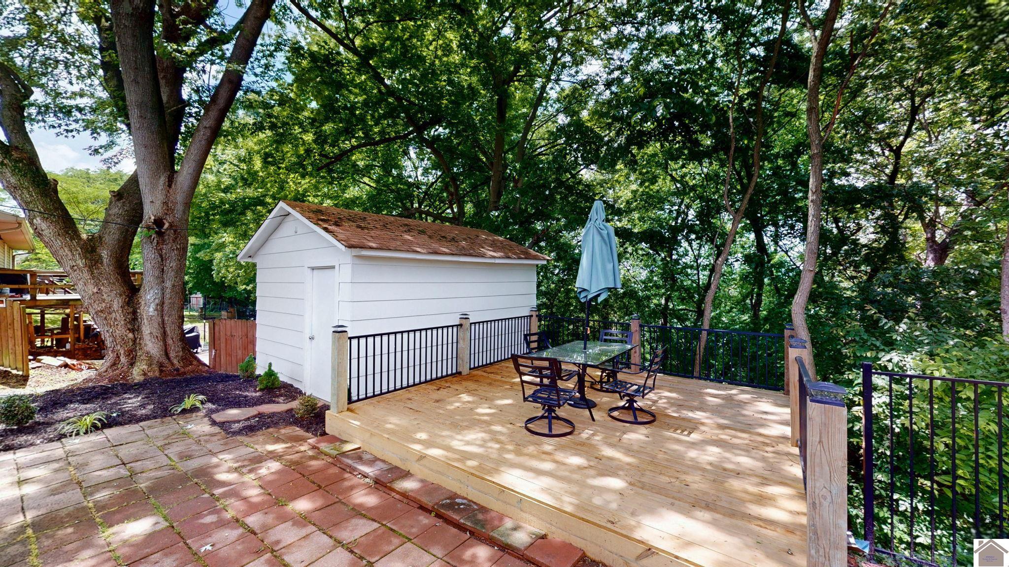 290 Riverside Dr
