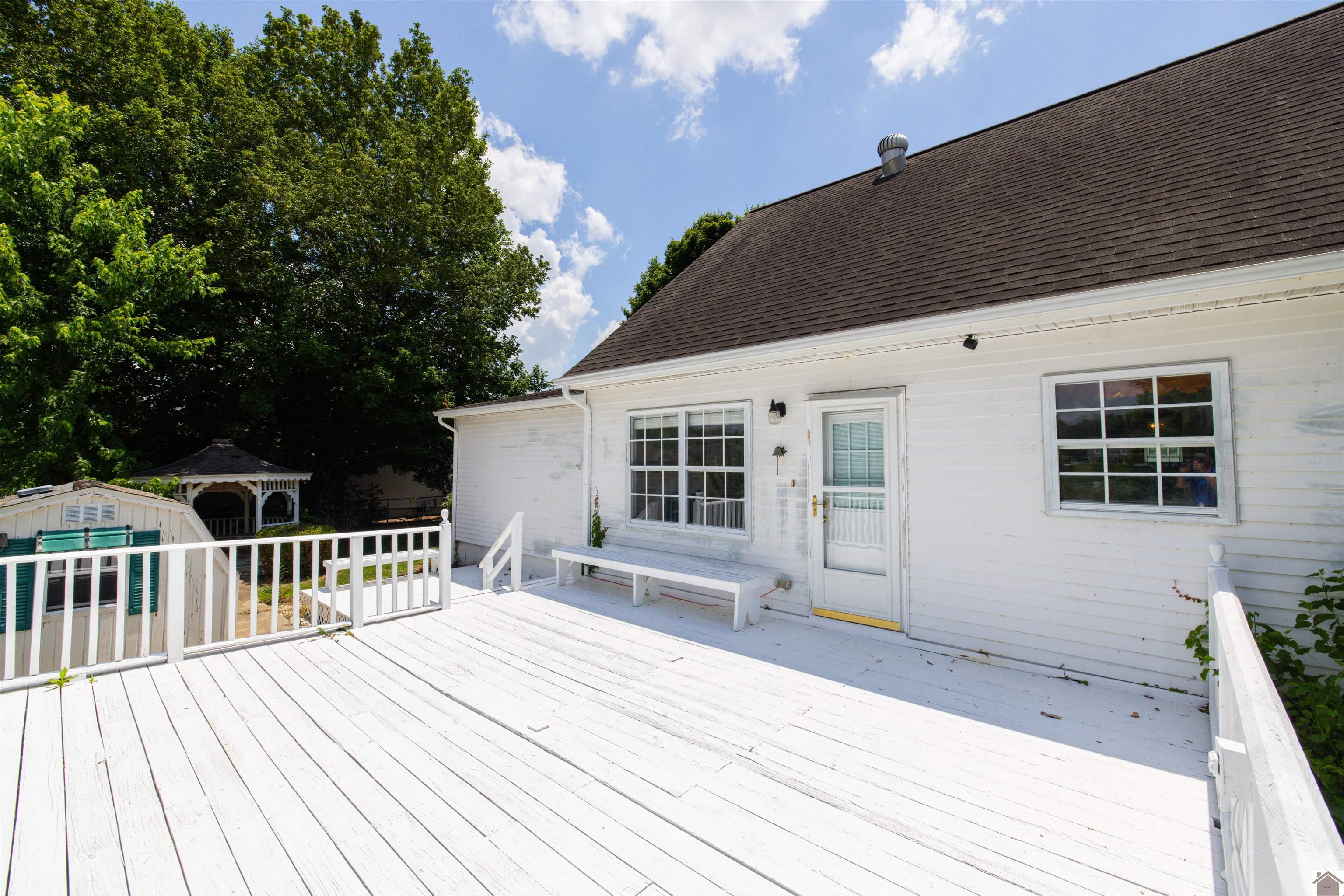 320 Fieldcrest Dr