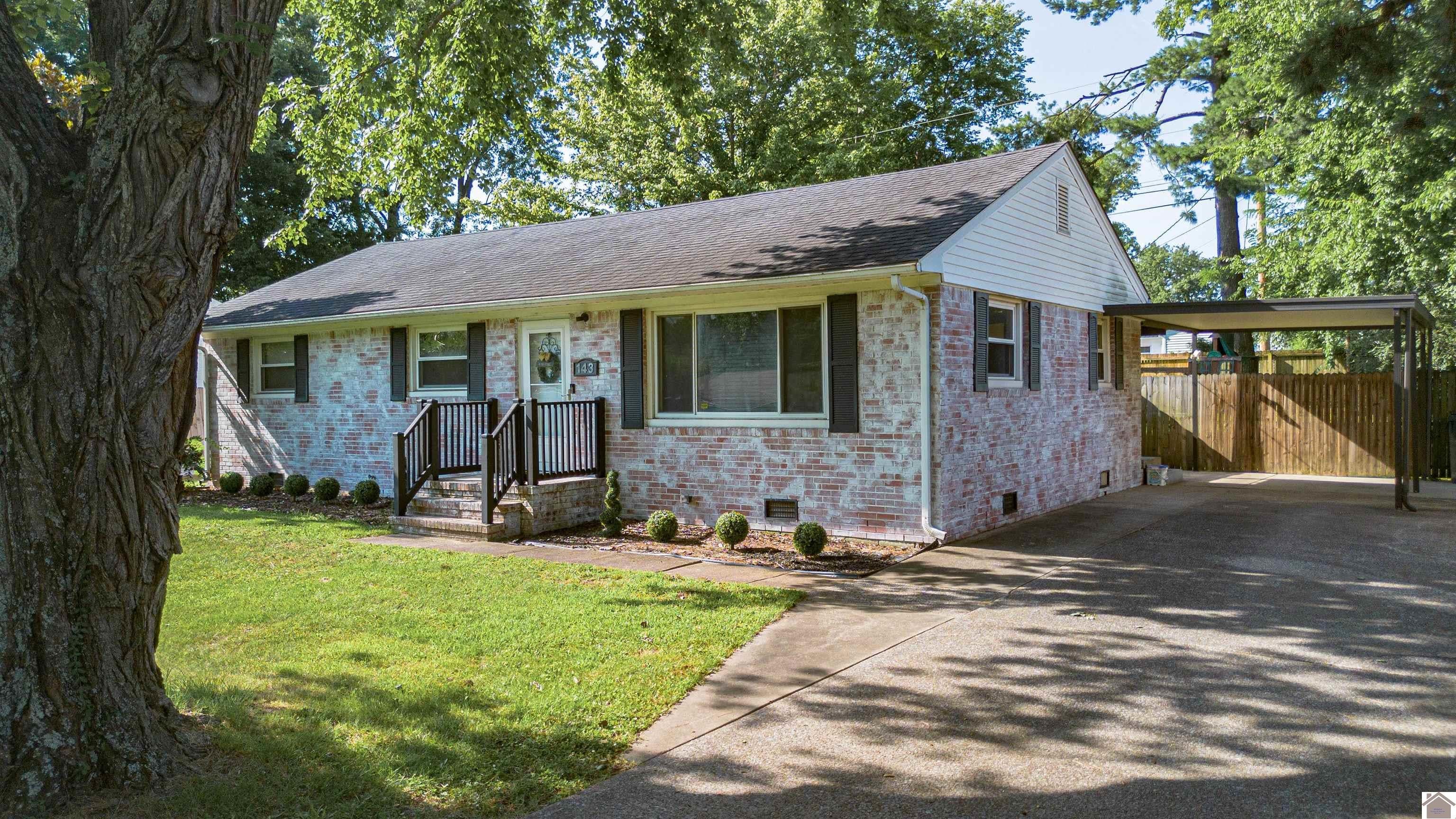 Photo 1 of 39 — 143 Iroquois Dr, Paducah, KY 42001
