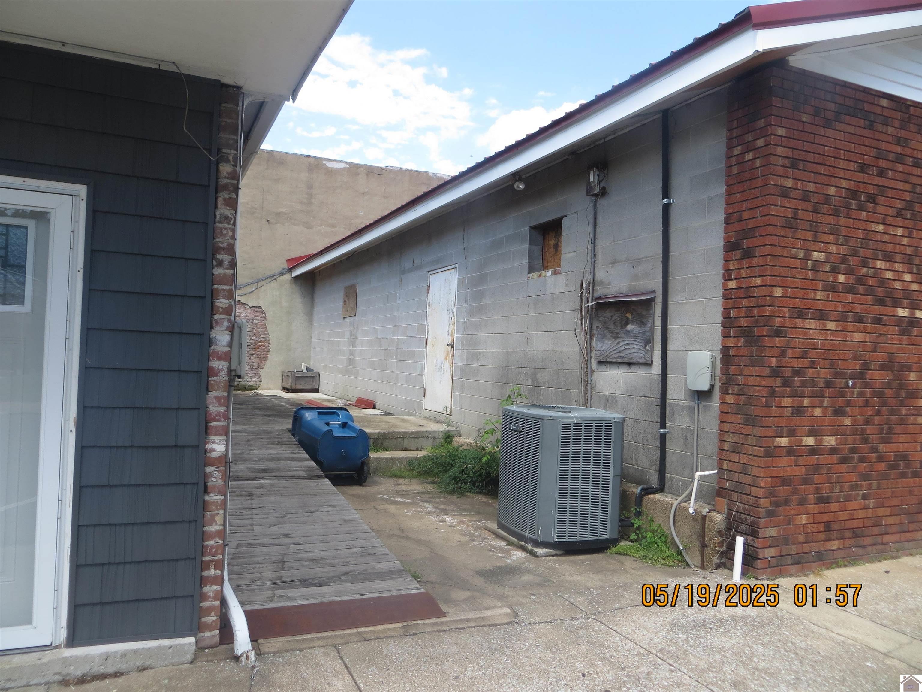 000 North Fourth St.
