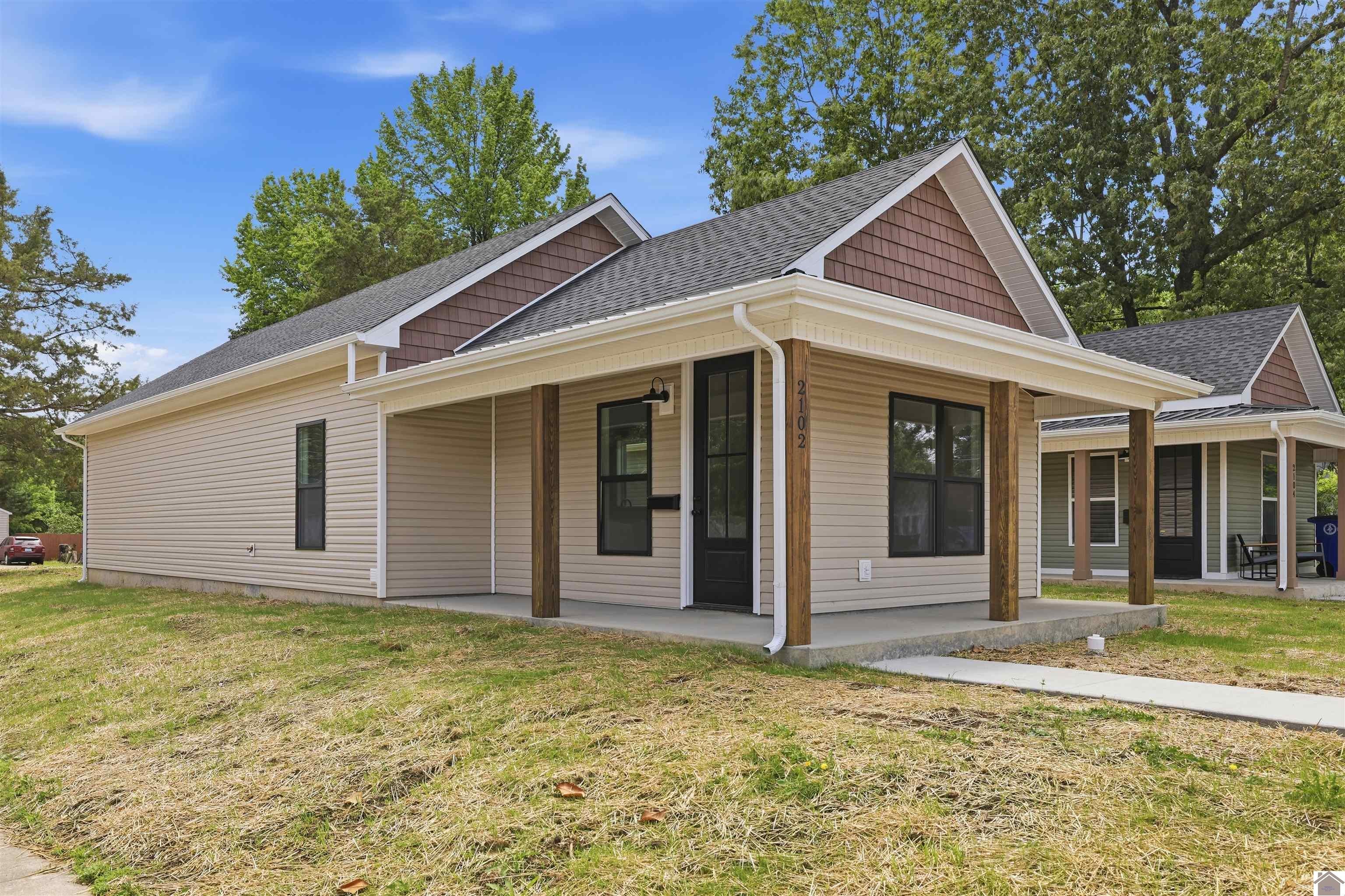 Photo 1 of 32 — 2102 Harrison Street, Paducah, KY 42001