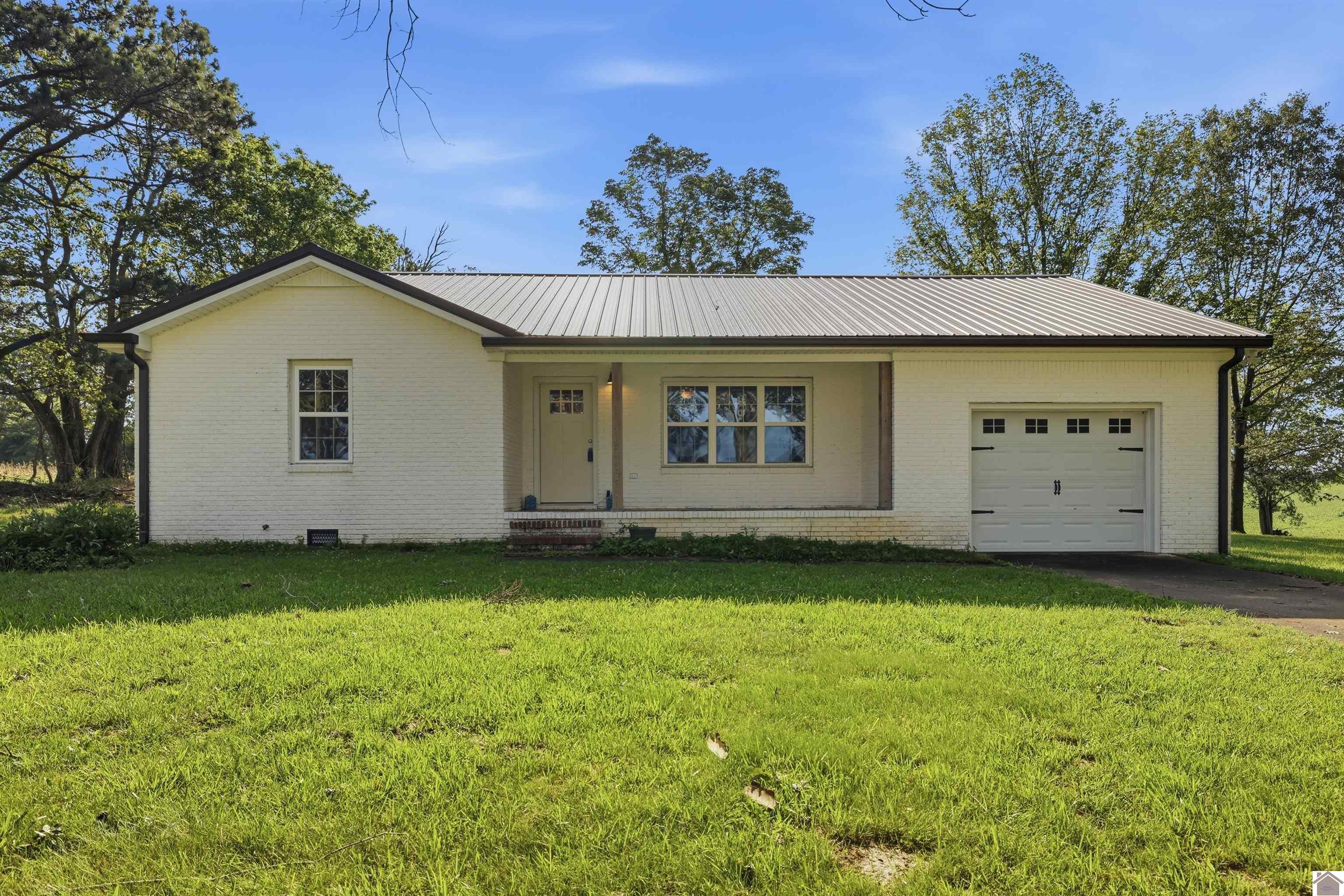 Photo 1 of 33 — 2122 McElrath RD, Hardin, KY 42048