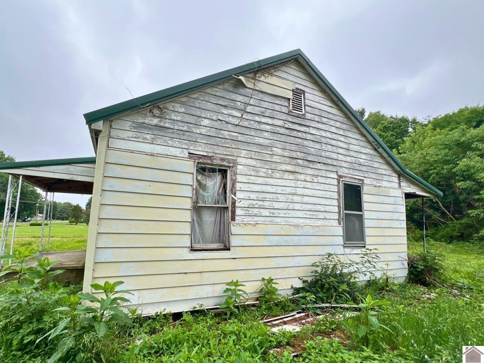 1560 US-60 - Photo 2