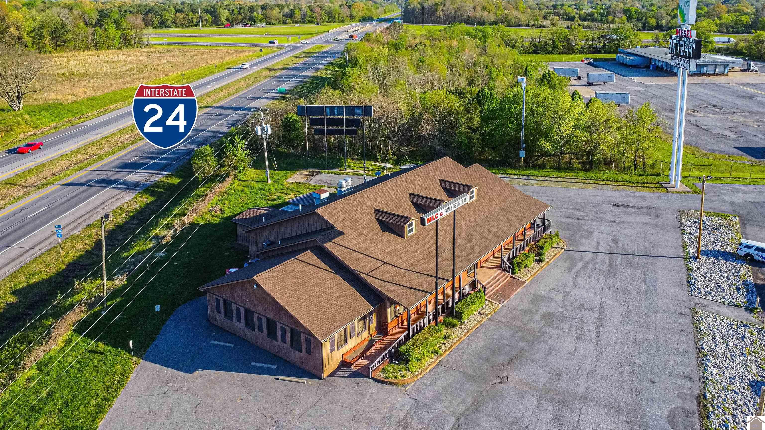 Photo 1 of 30 — 7052 Benton Road, Paducah, KY 42003