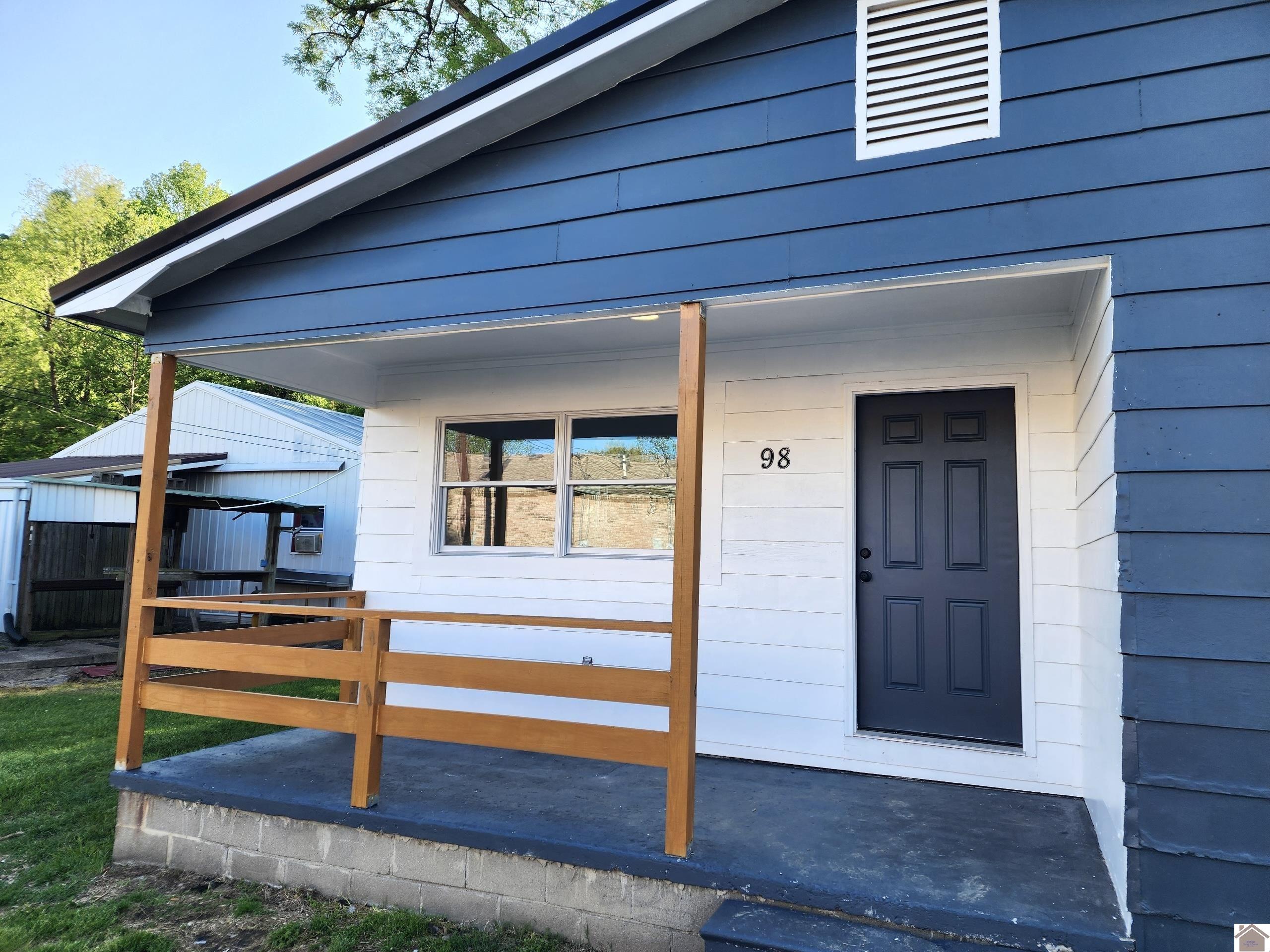 98 Front Street